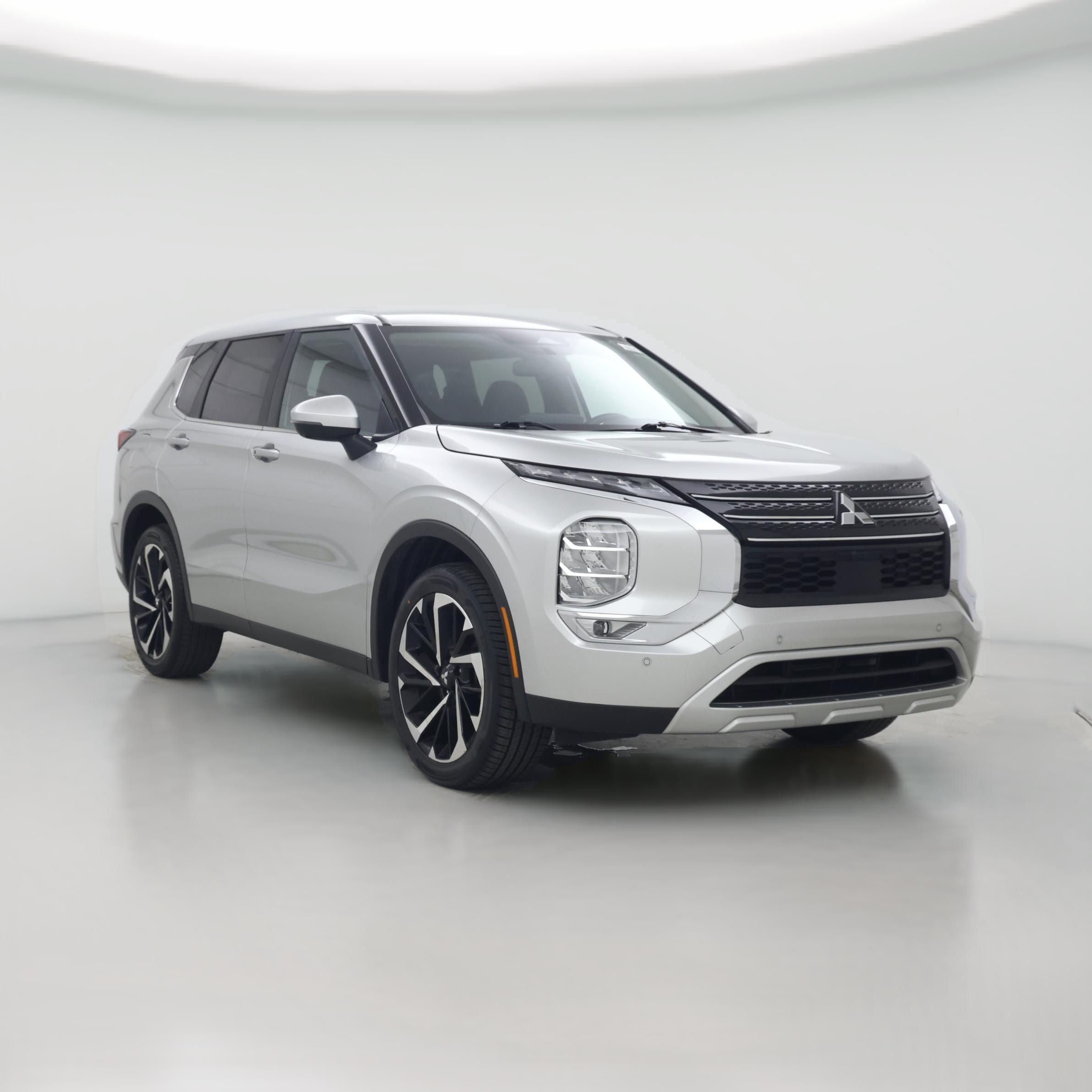 Thumbnail: 2023 Mitsubishi Outlander - 1