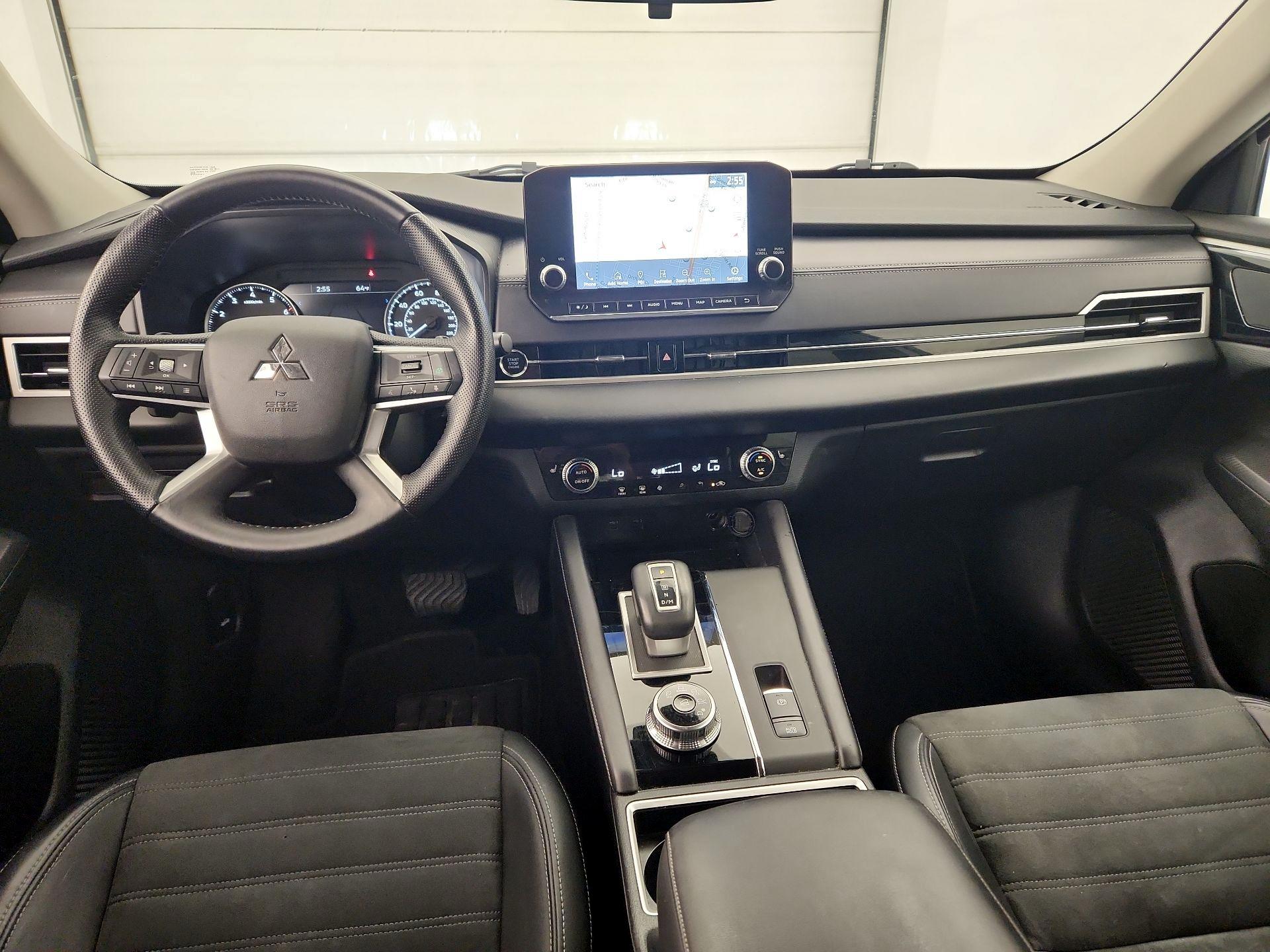 Thumbnail: 2023 Mitsubishi Outlander - 9