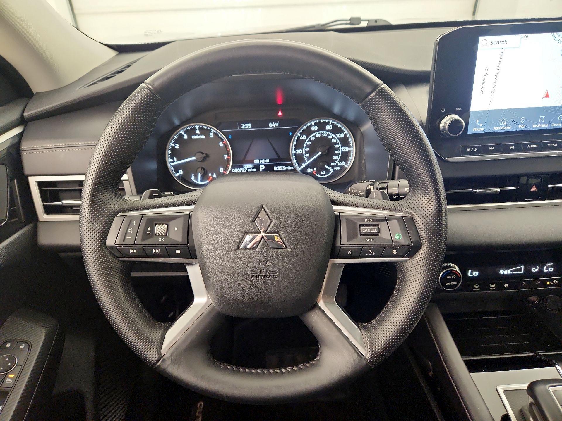 Thumbnail: 2023 Mitsubishi Outlander - 10