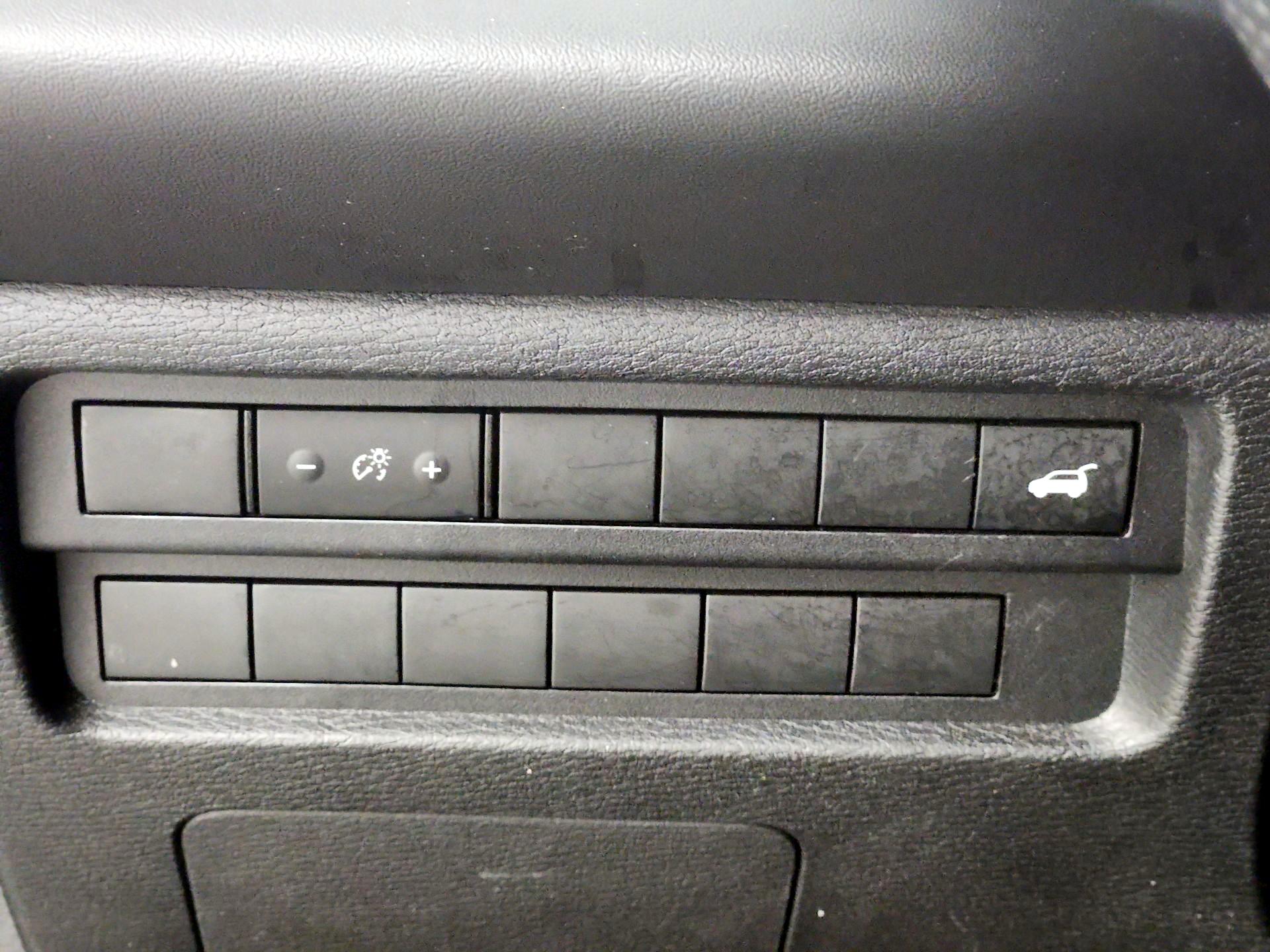 Thumbnail: 2023 Mitsubishi Outlander - 13