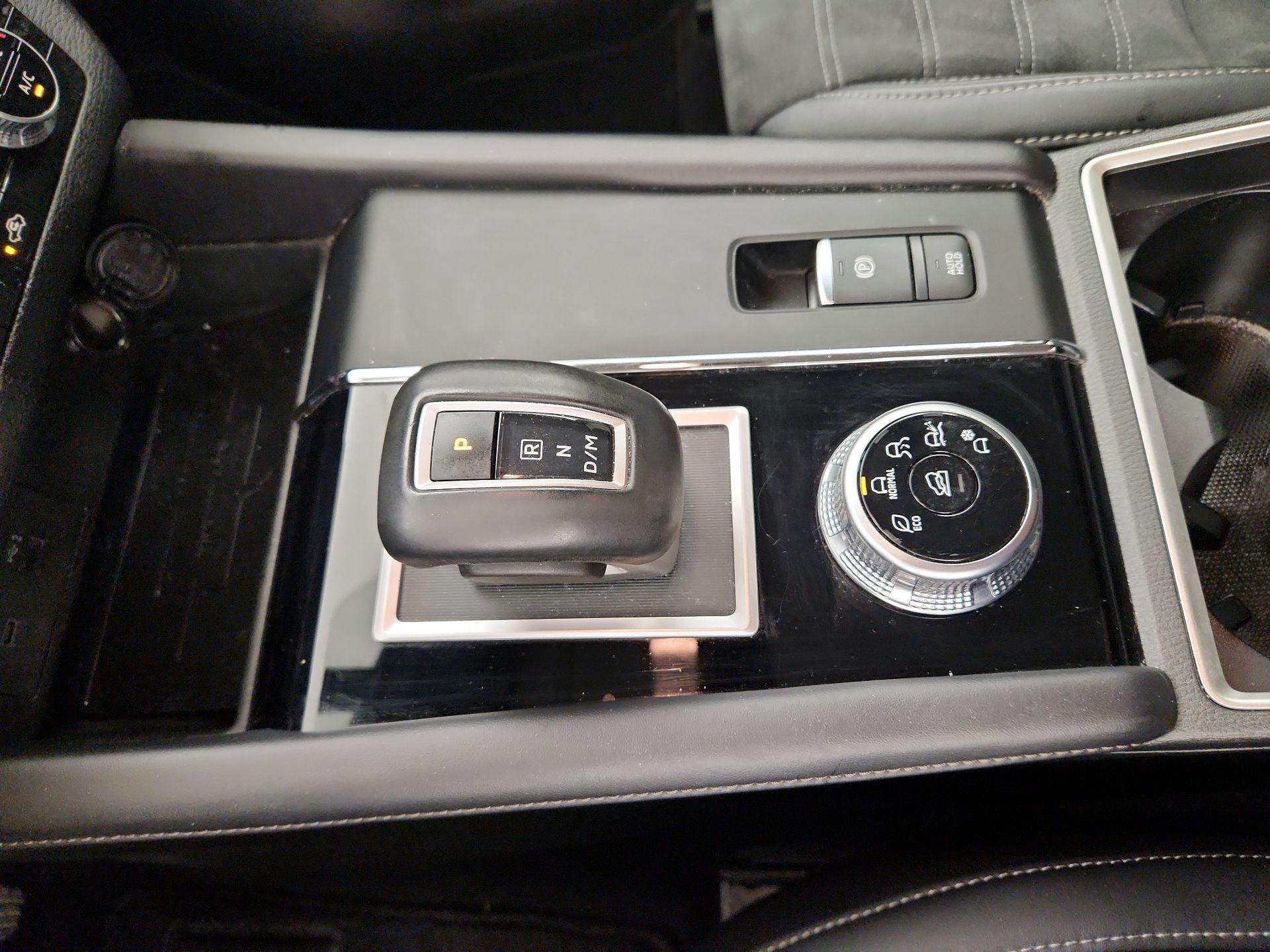 Thumbnail: 2023 Mitsubishi Outlander - 18