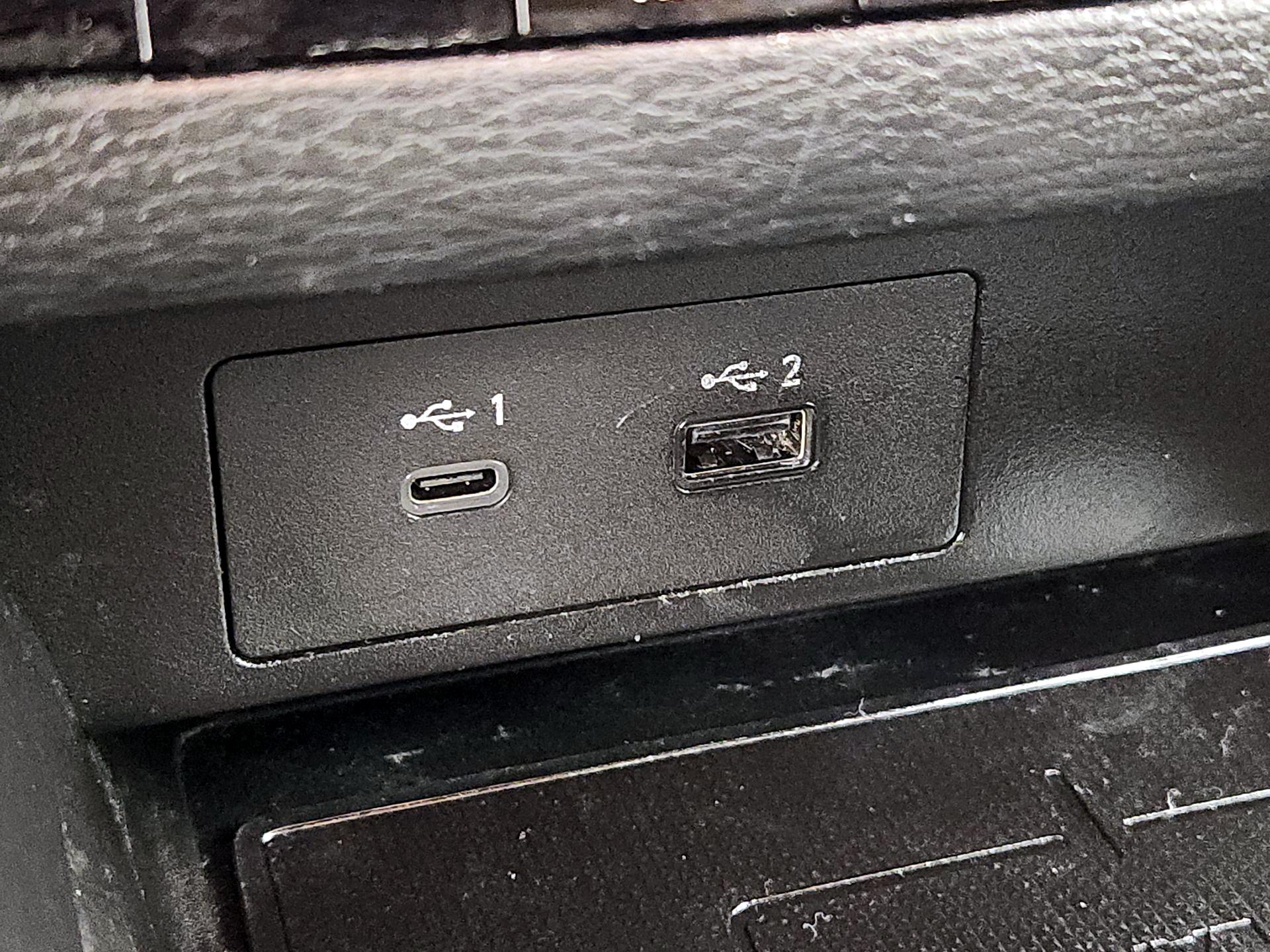 Thumbnail: 2023 Mitsubishi Outlander - 19