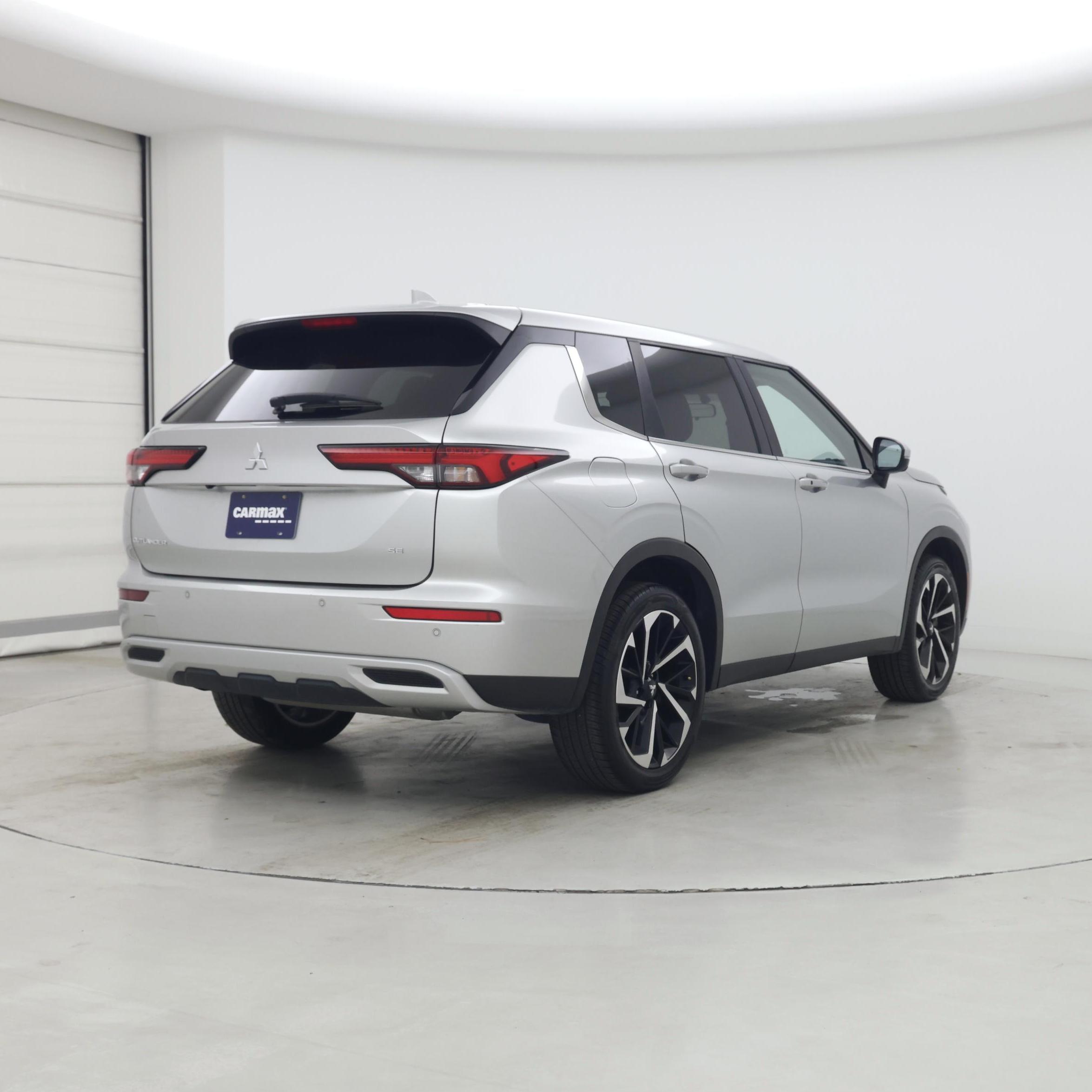 Thumbnail: 2023 Mitsubishi Outlander - 8