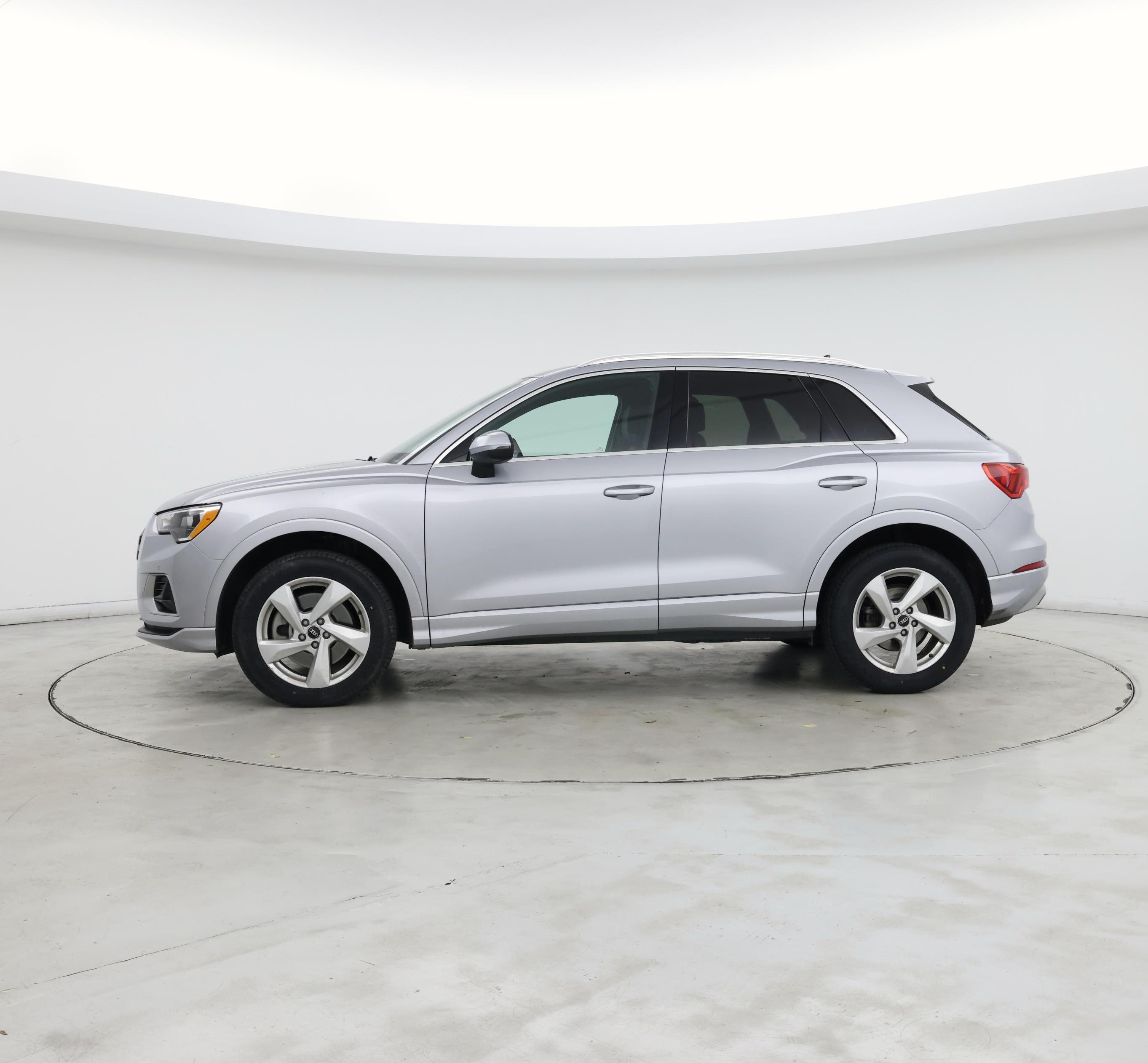 Thumbnail: 2021 Audi Q3 - 3