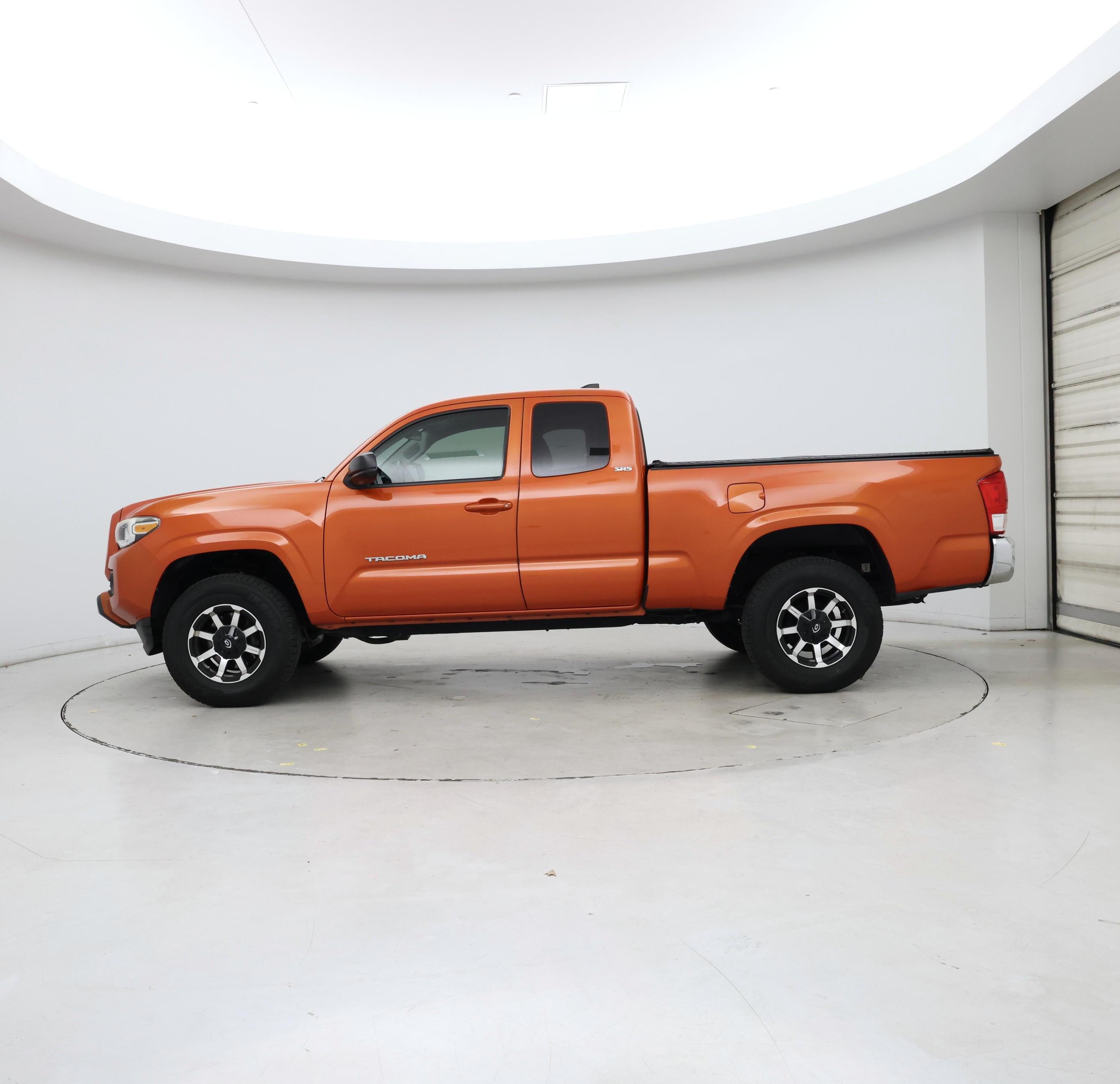 Thumbnail: 2017 Toyota Tacoma - 3