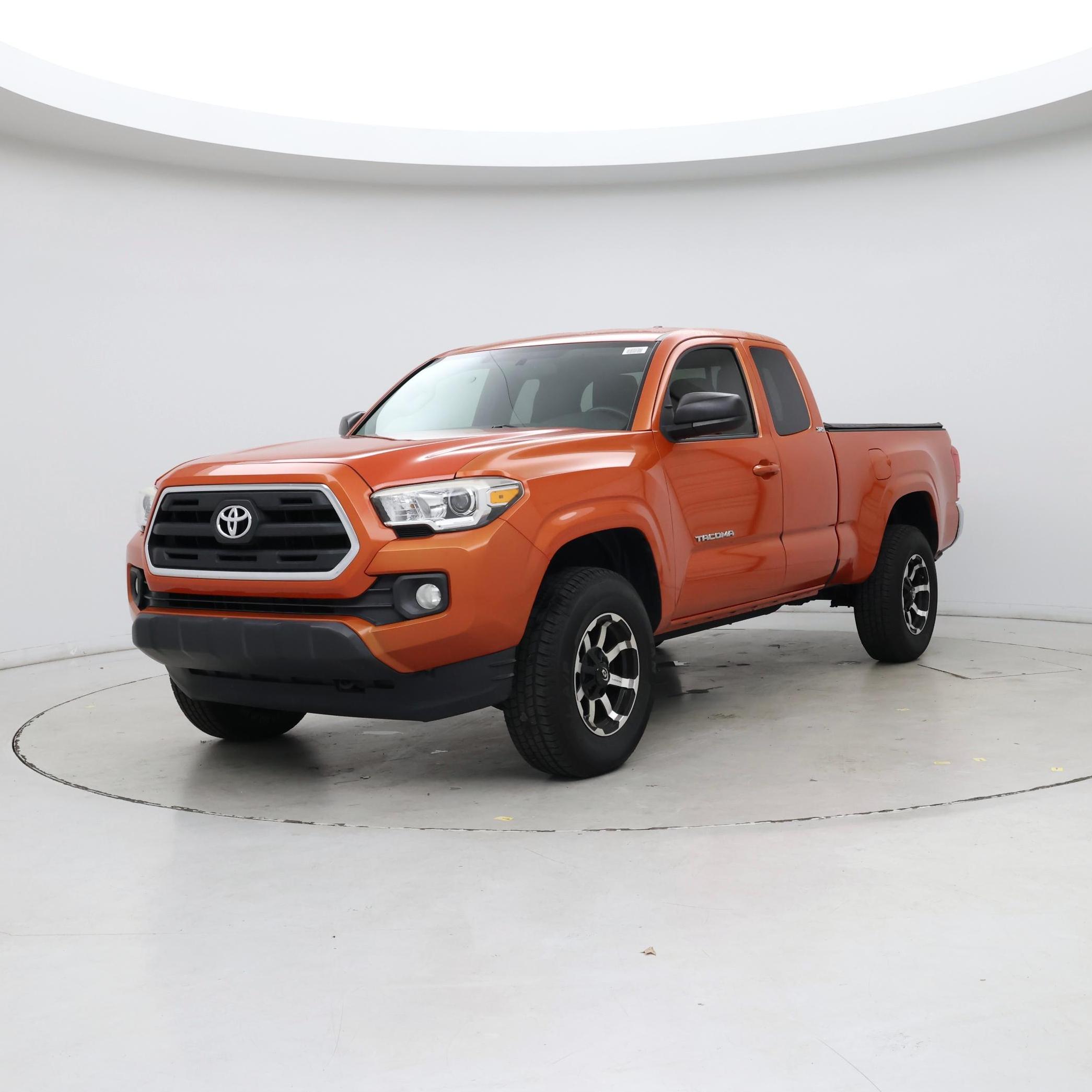 Thumbnail: 2017 Toyota Tacoma - 4