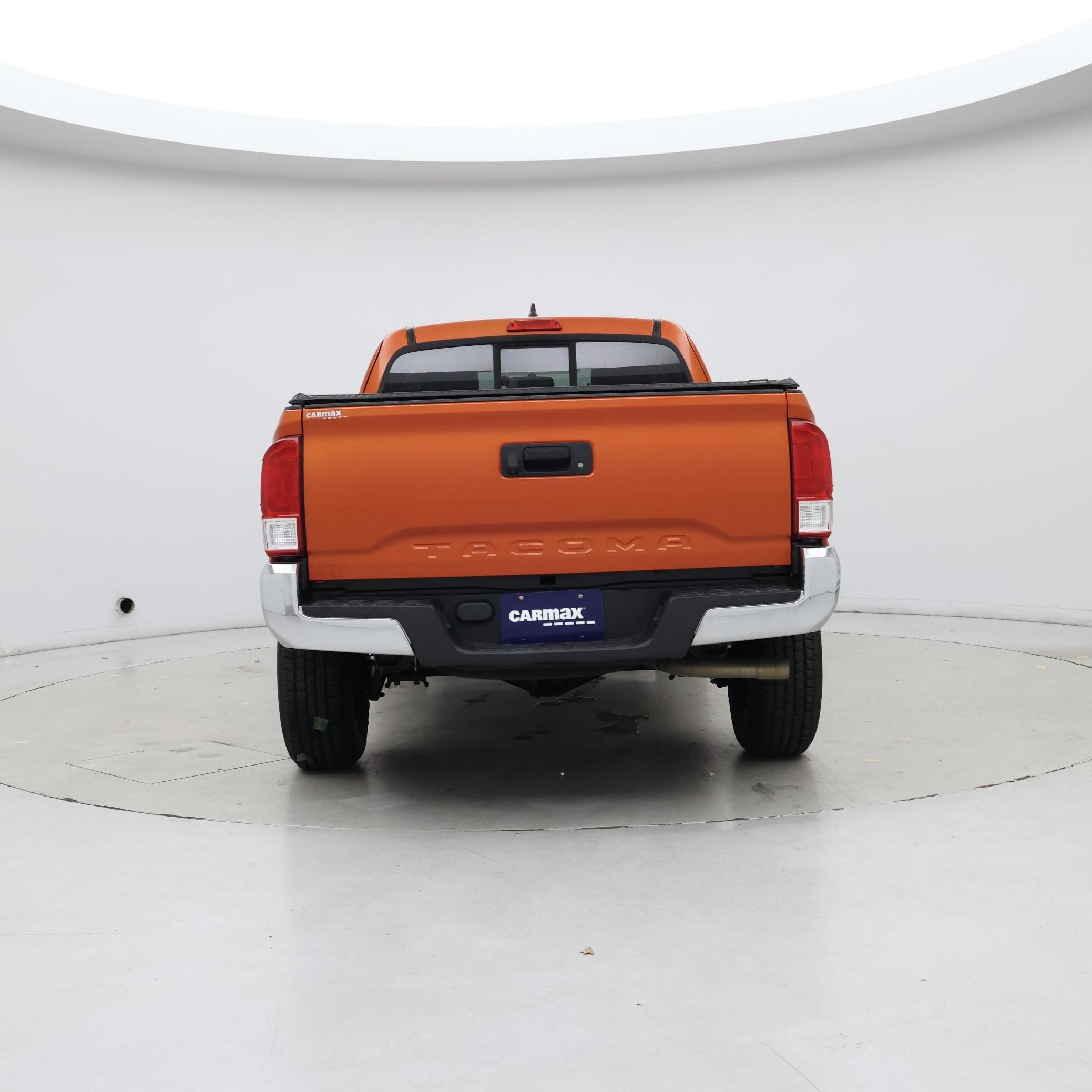 Thumbnail: 2017 Toyota Tacoma - 6