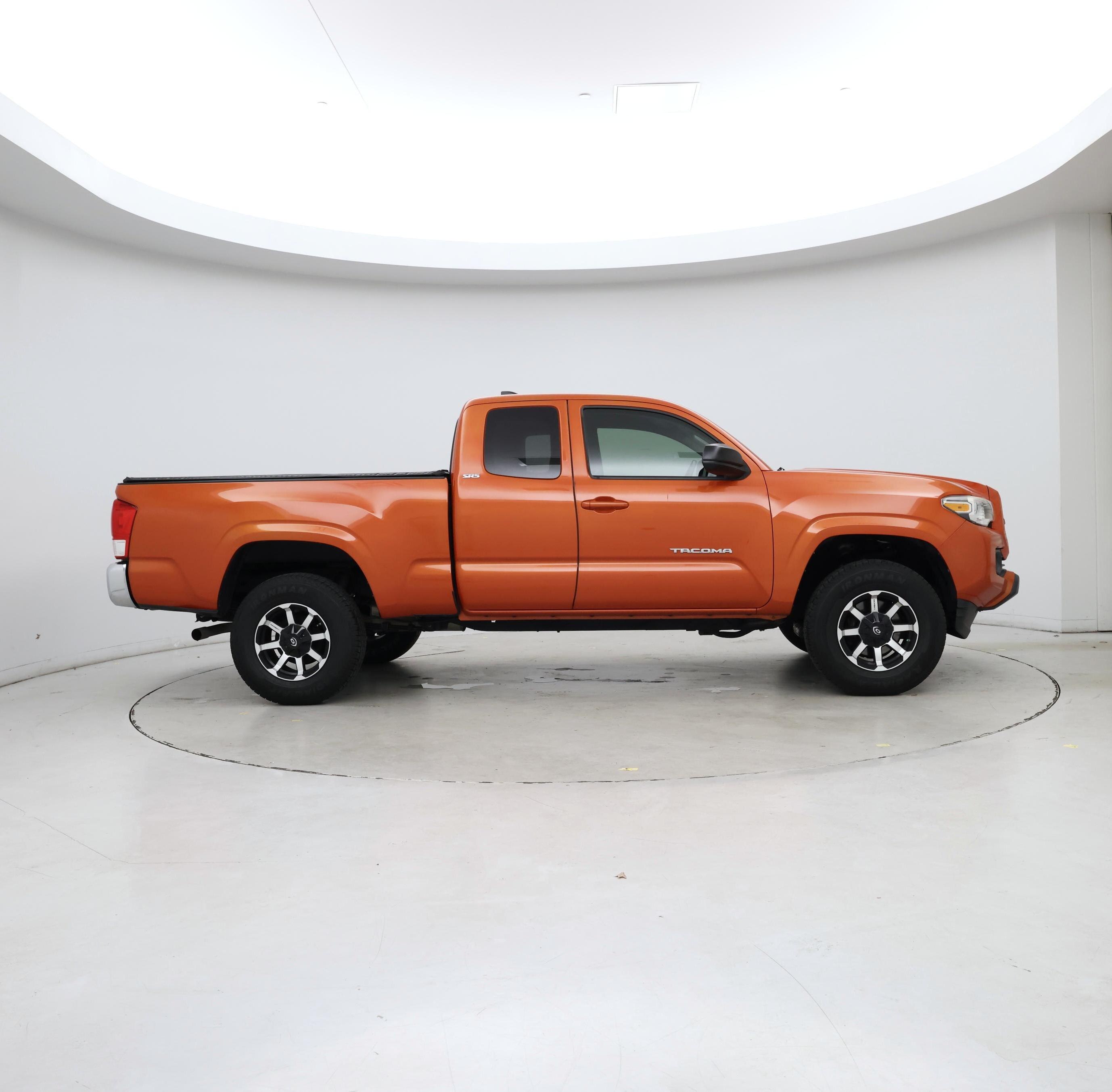 Thumbnail: 2017 Toyota Tacoma - 7