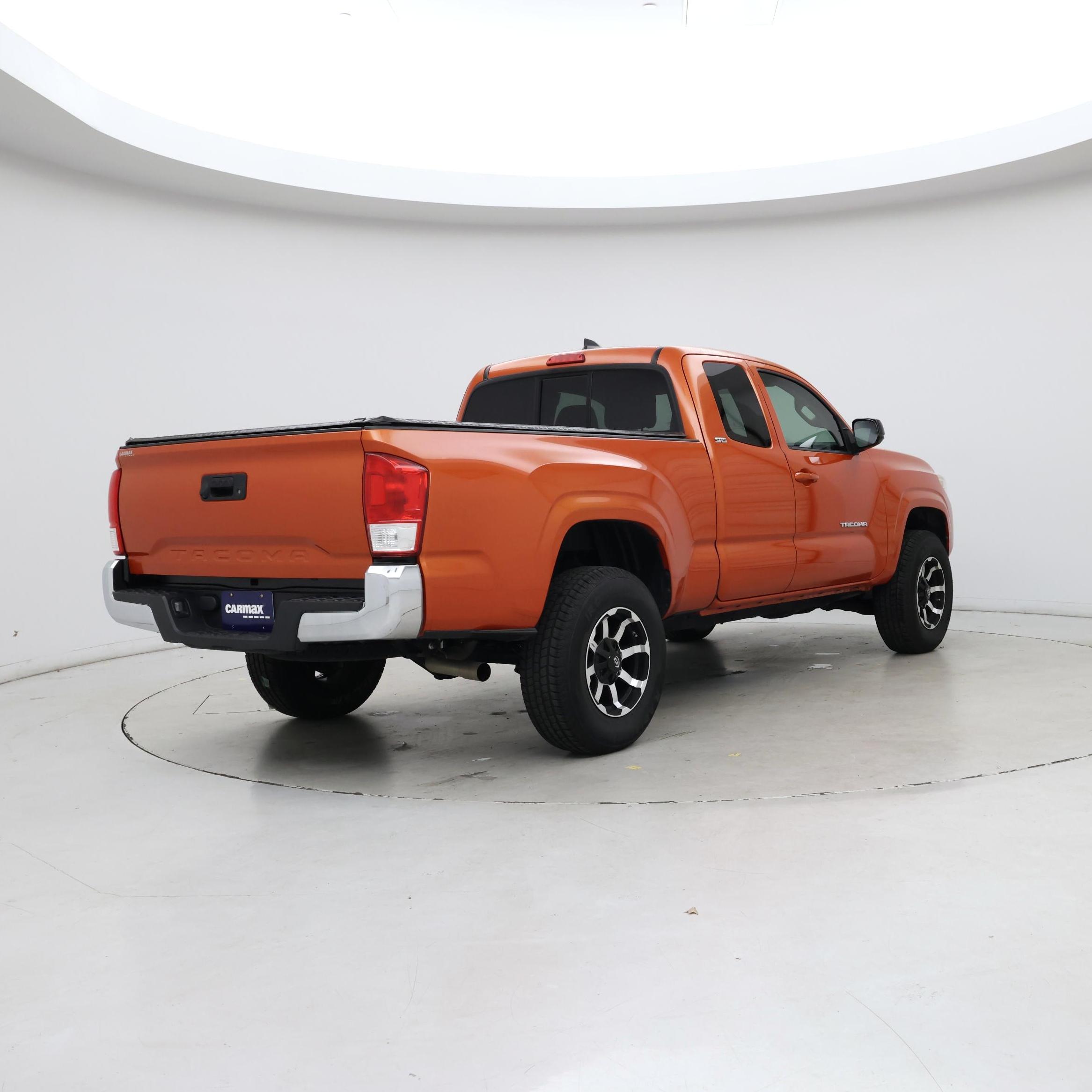 Thumbnail: 2017 Toyota Tacoma - 8