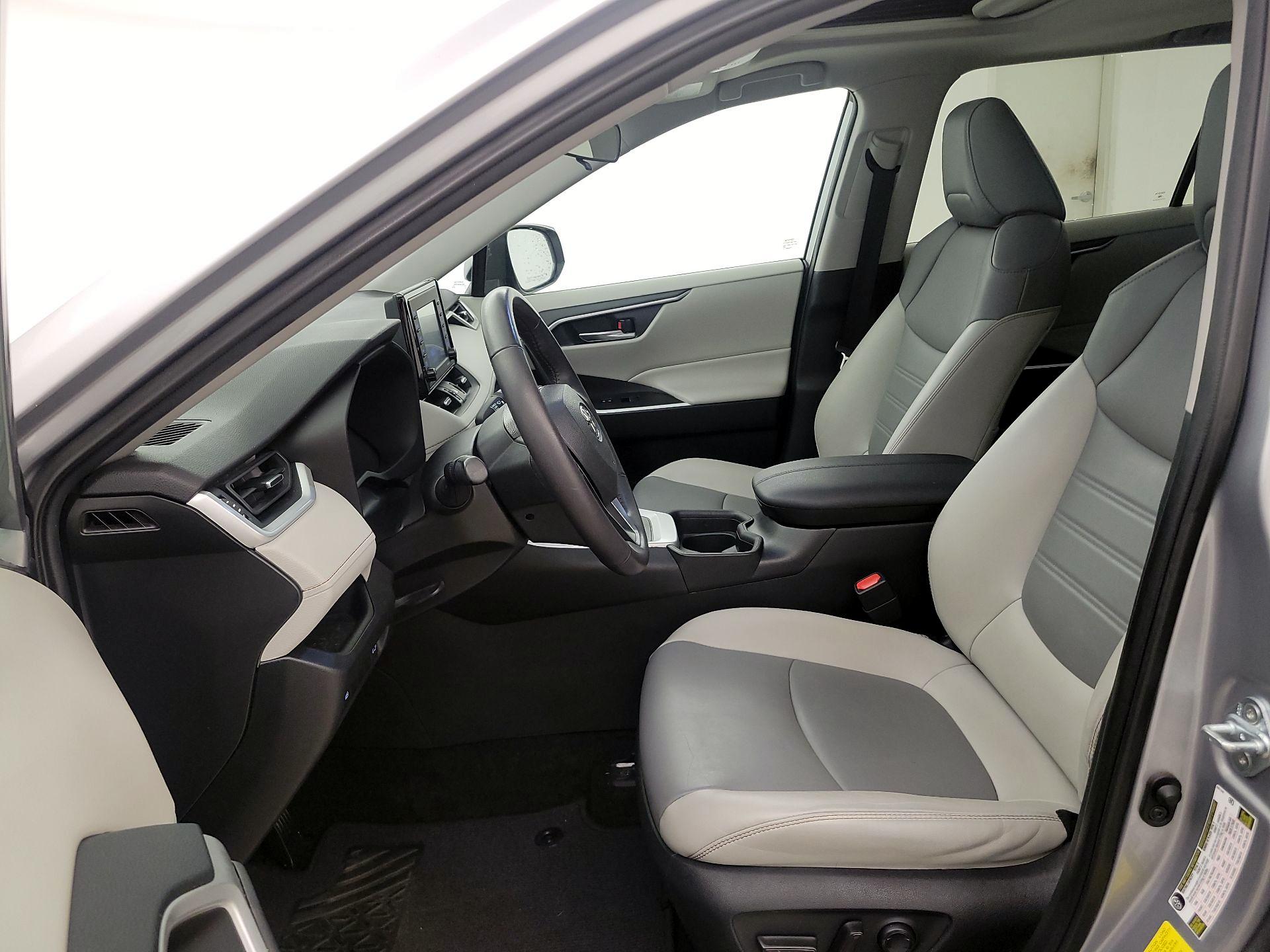 Thumbnail: 2021 Toyota RAV4 - 11