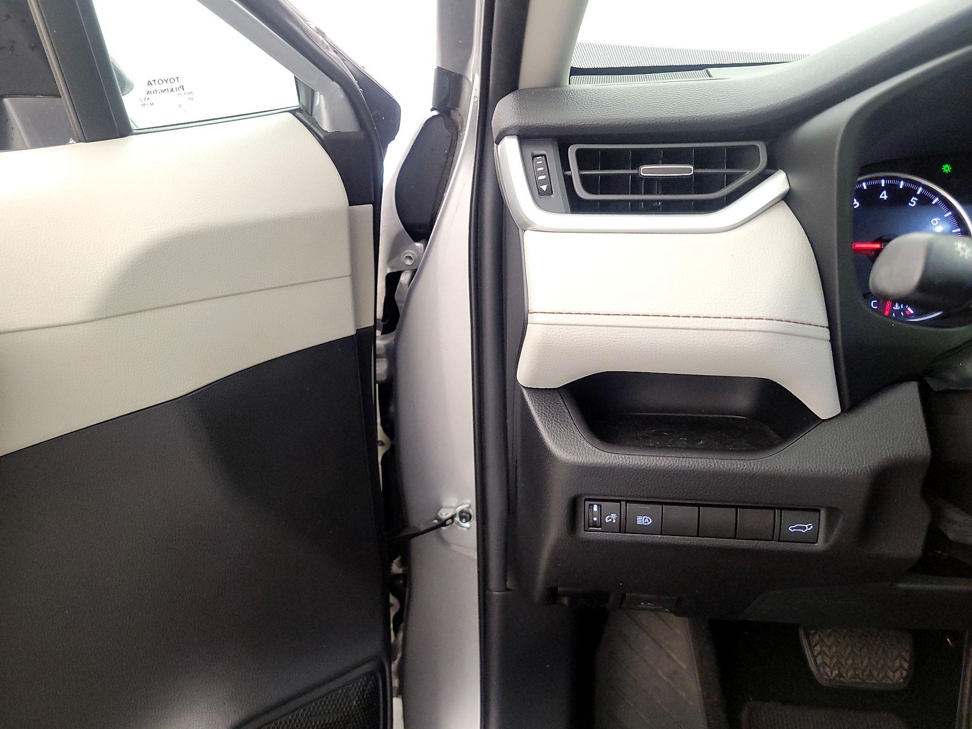 Thumbnail: 2021 Toyota RAV4 - 13