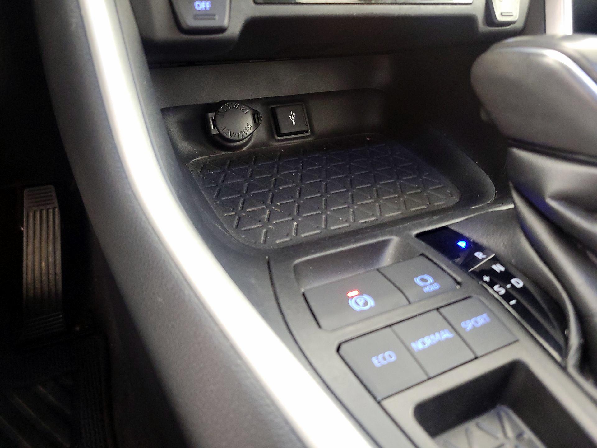 Thumbnail: 2021 Toyota RAV4 - 18