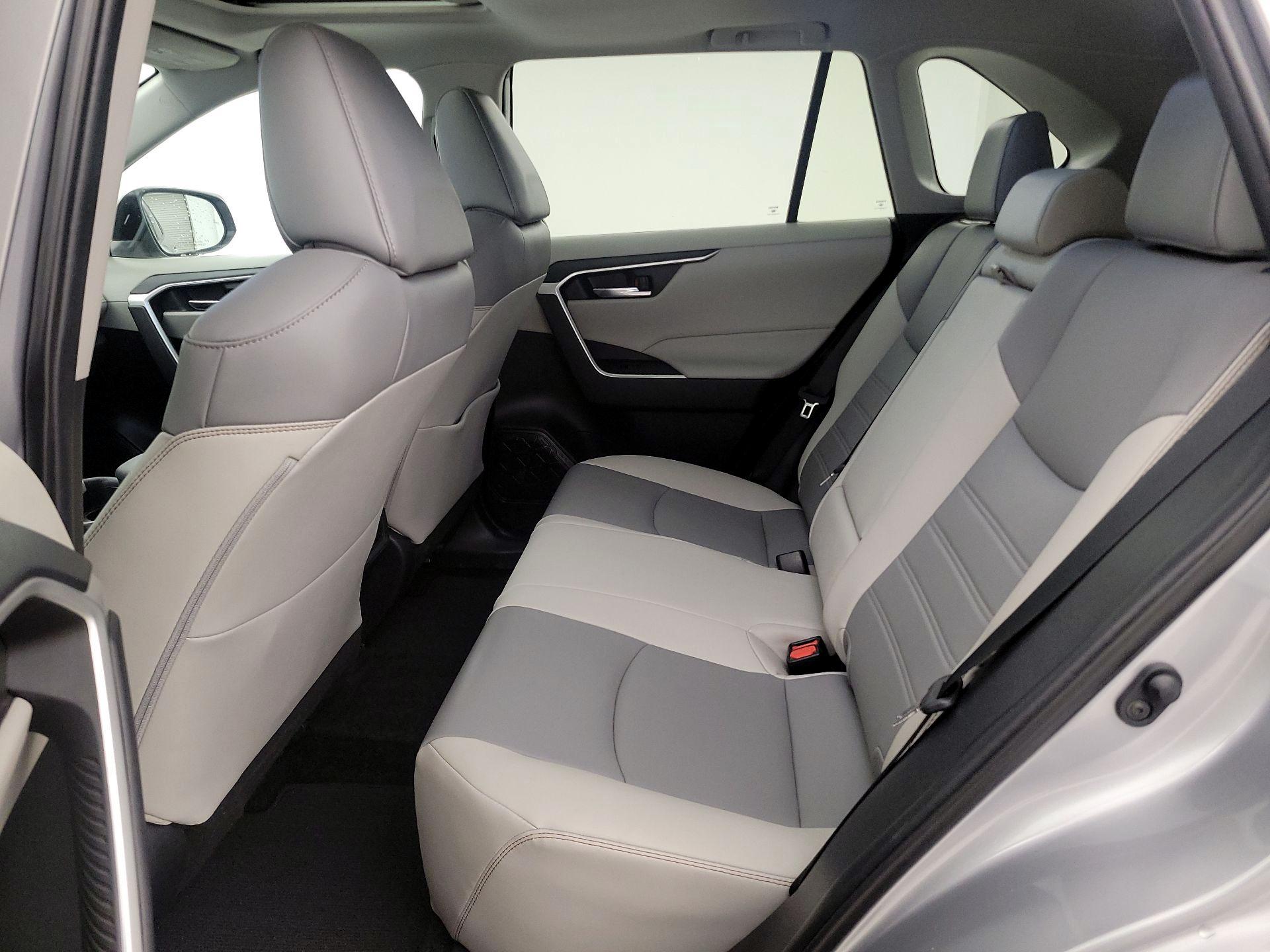 Thumbnail: 2021 Toyota RAV4 - 20