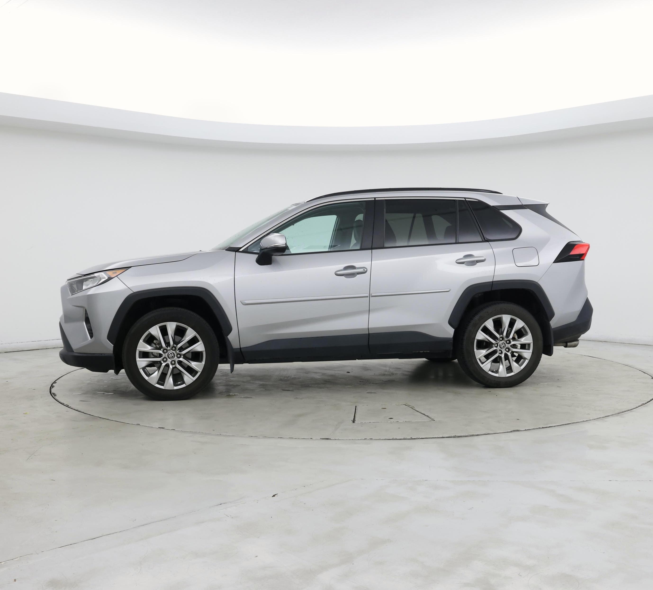 Thumbnail: 2021 Toyota RAV4 - 3