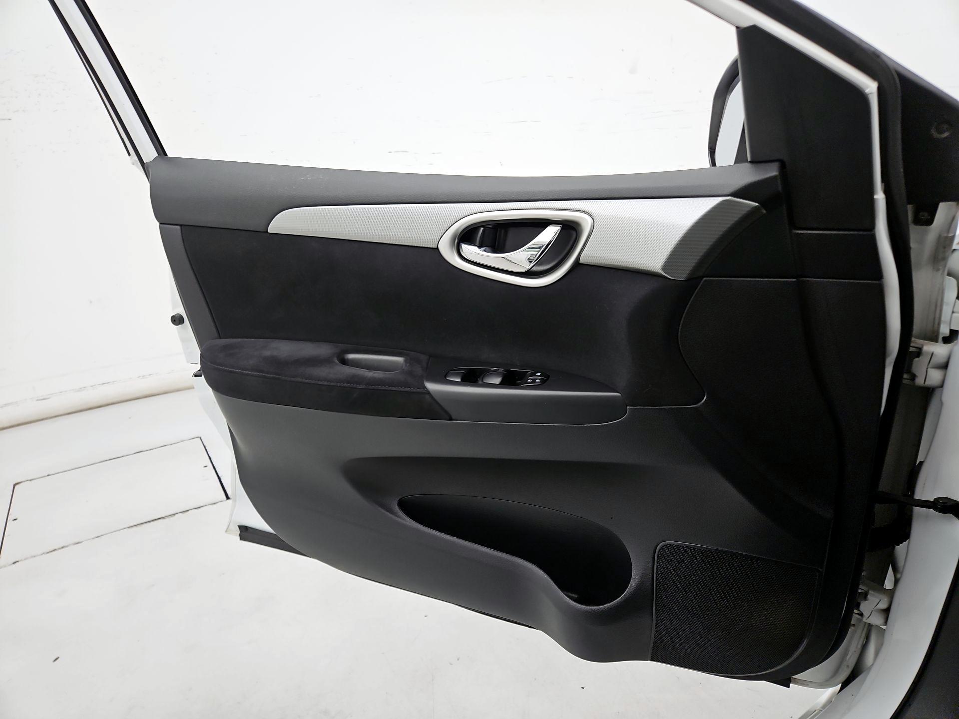 Thumbnail: 2014 Nissan Sentra - 12