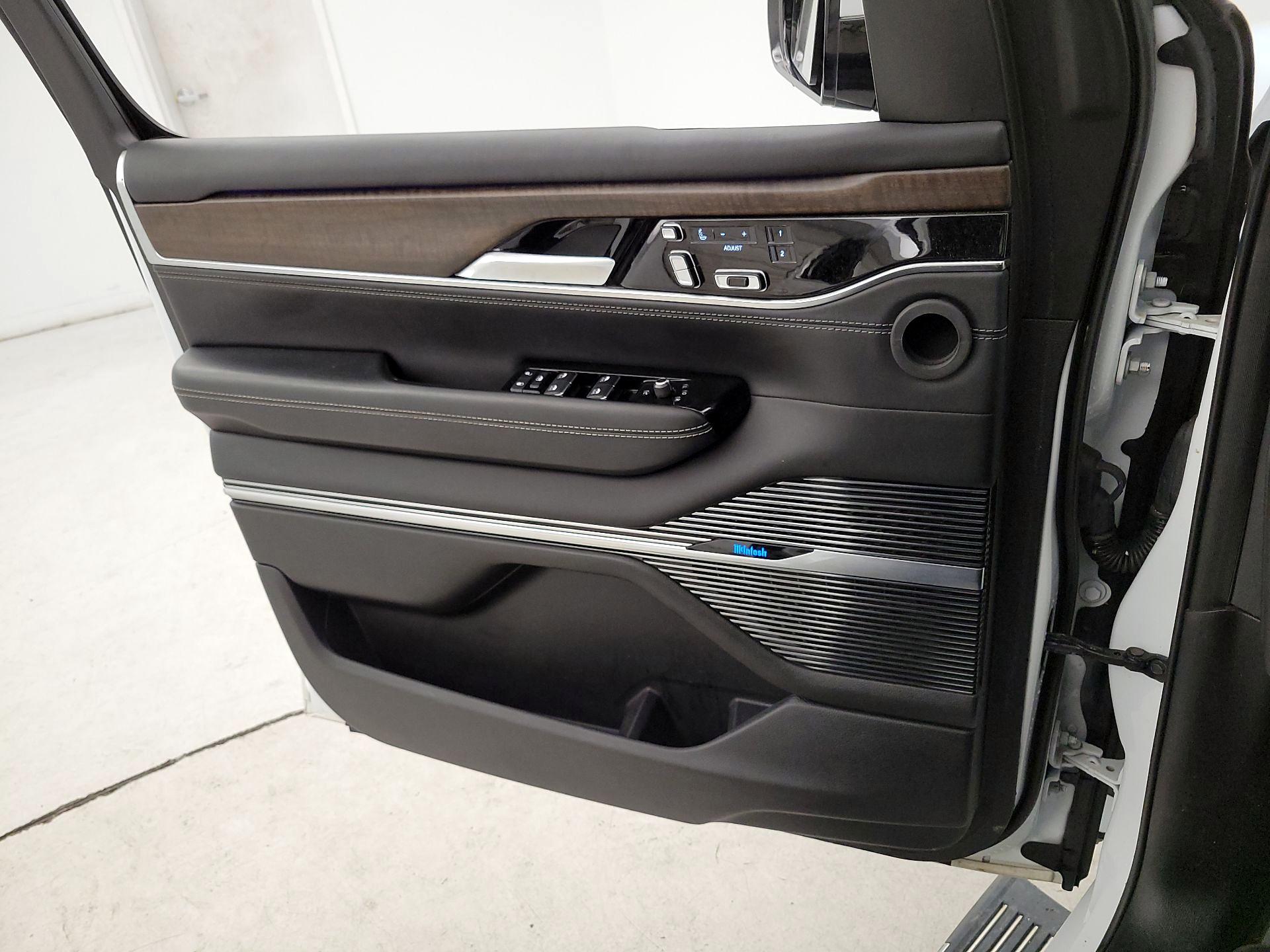 Thumbnail: 2022 Jeep Grand Wagoneer - 12