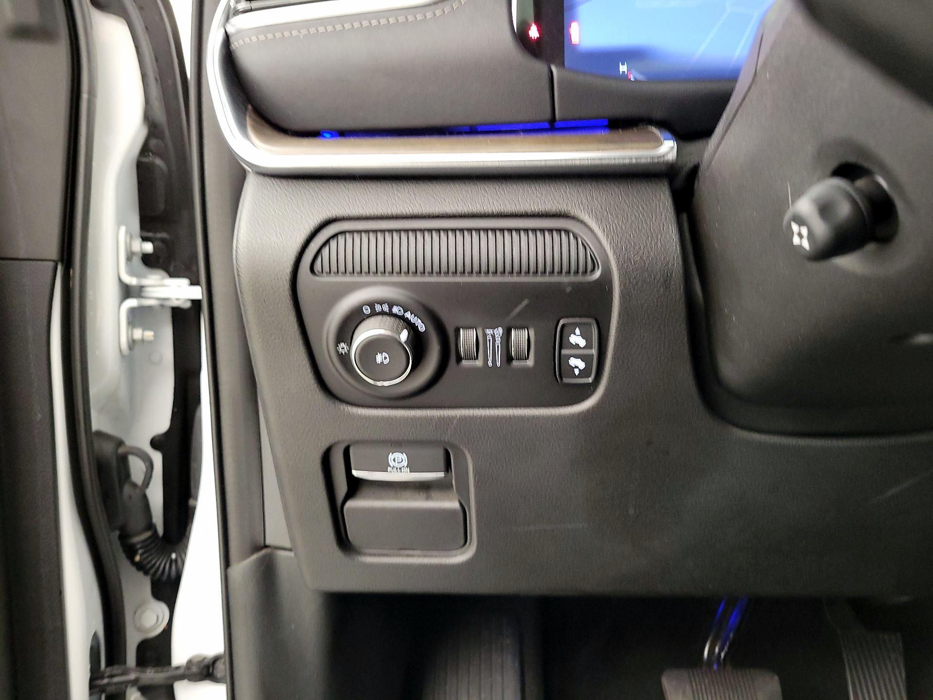 Thumbnail: 2022 Jeep Grand Wagoneer - 13