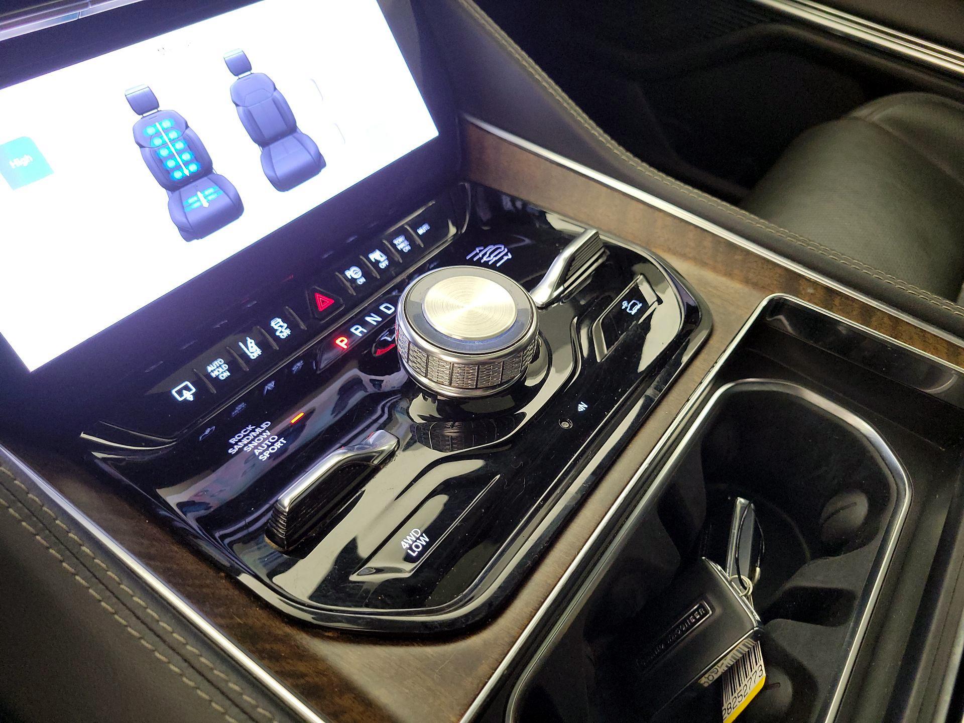 Thumbnail: 2022 Jeep Grand Wagoneer - 17