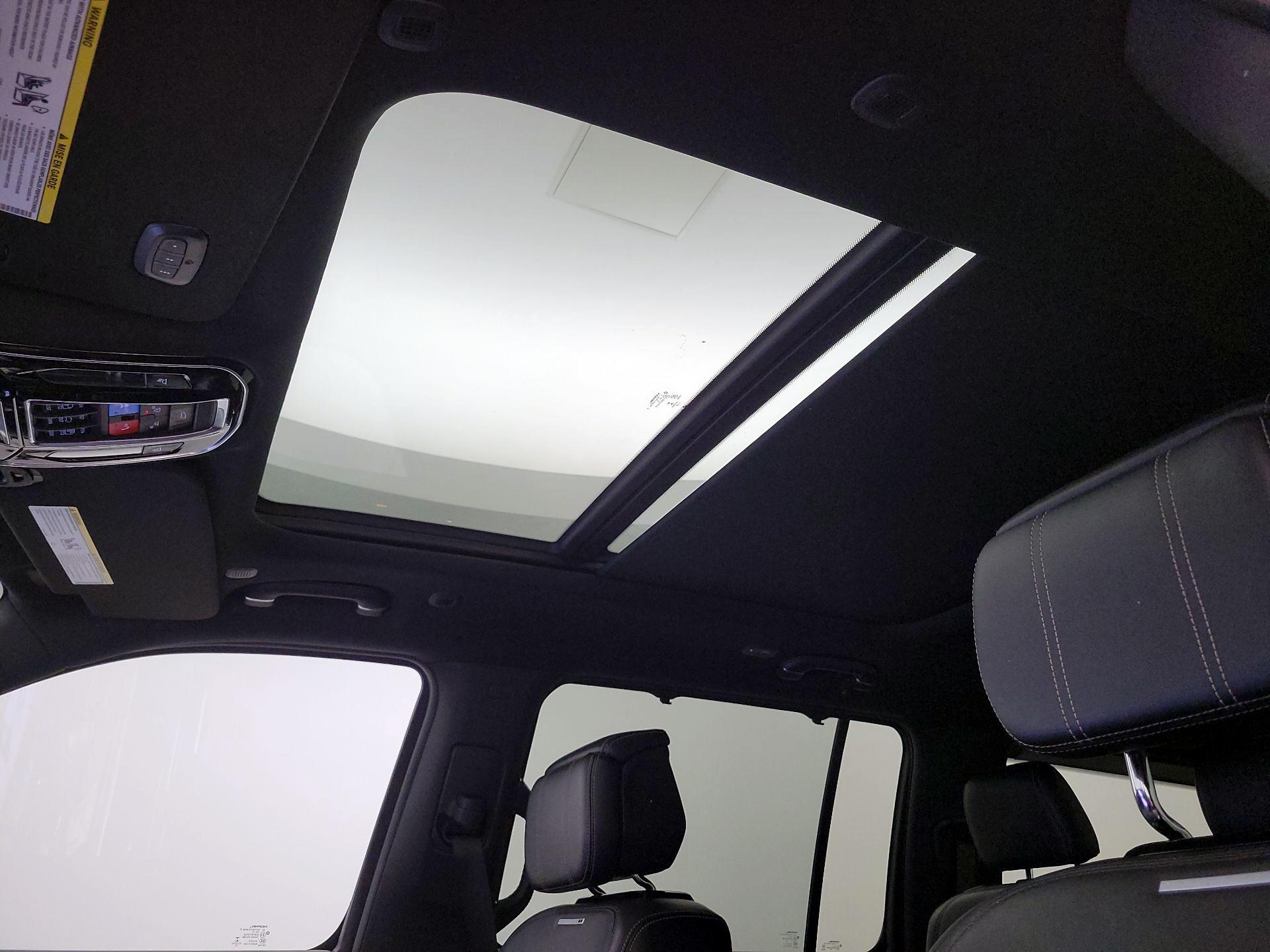 Thumbnail: 2022 Jeep Grand Wagoneer - 19