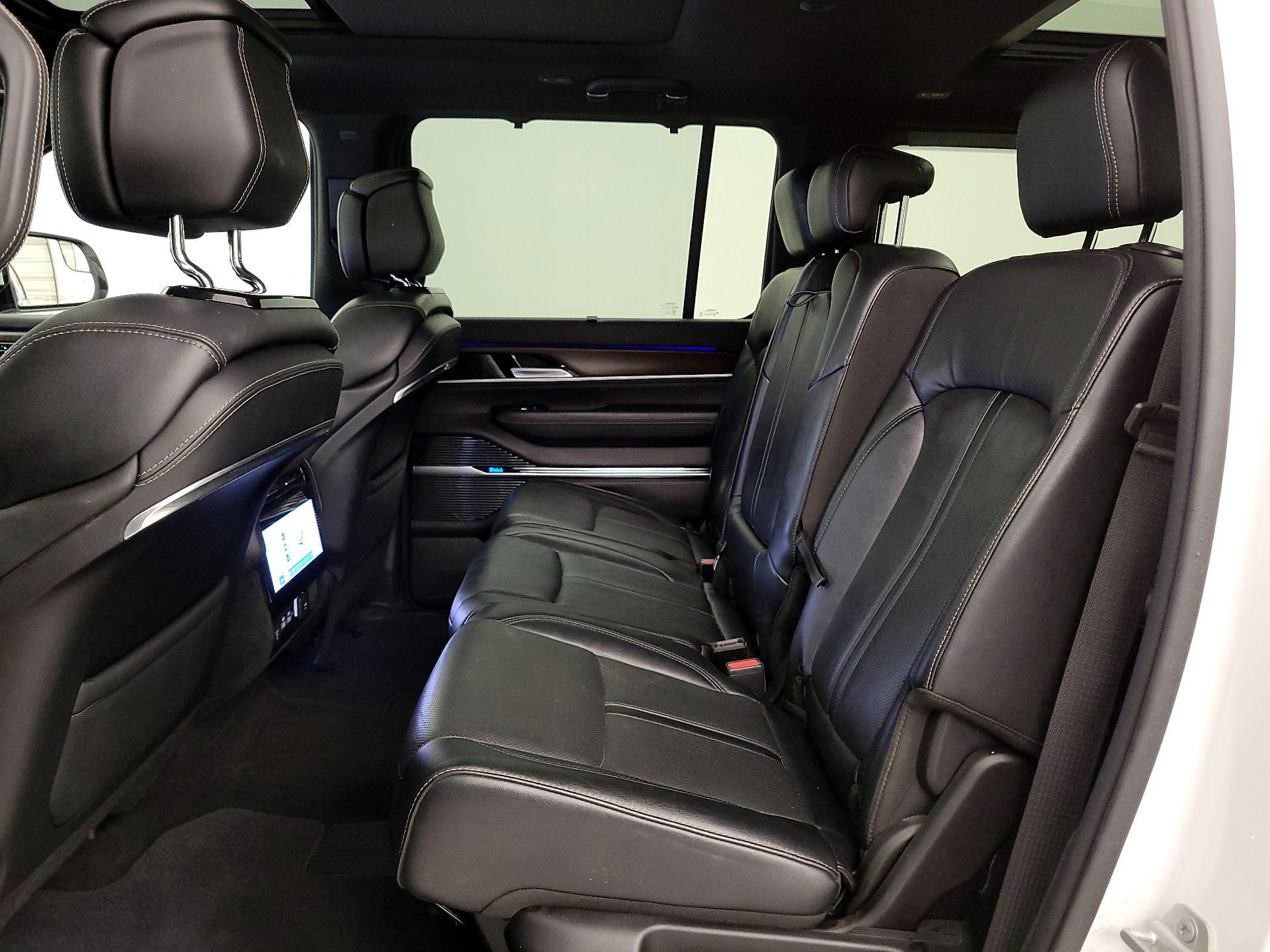 Thumbnail: 2022 Jeep Grand Wagoneer - 20