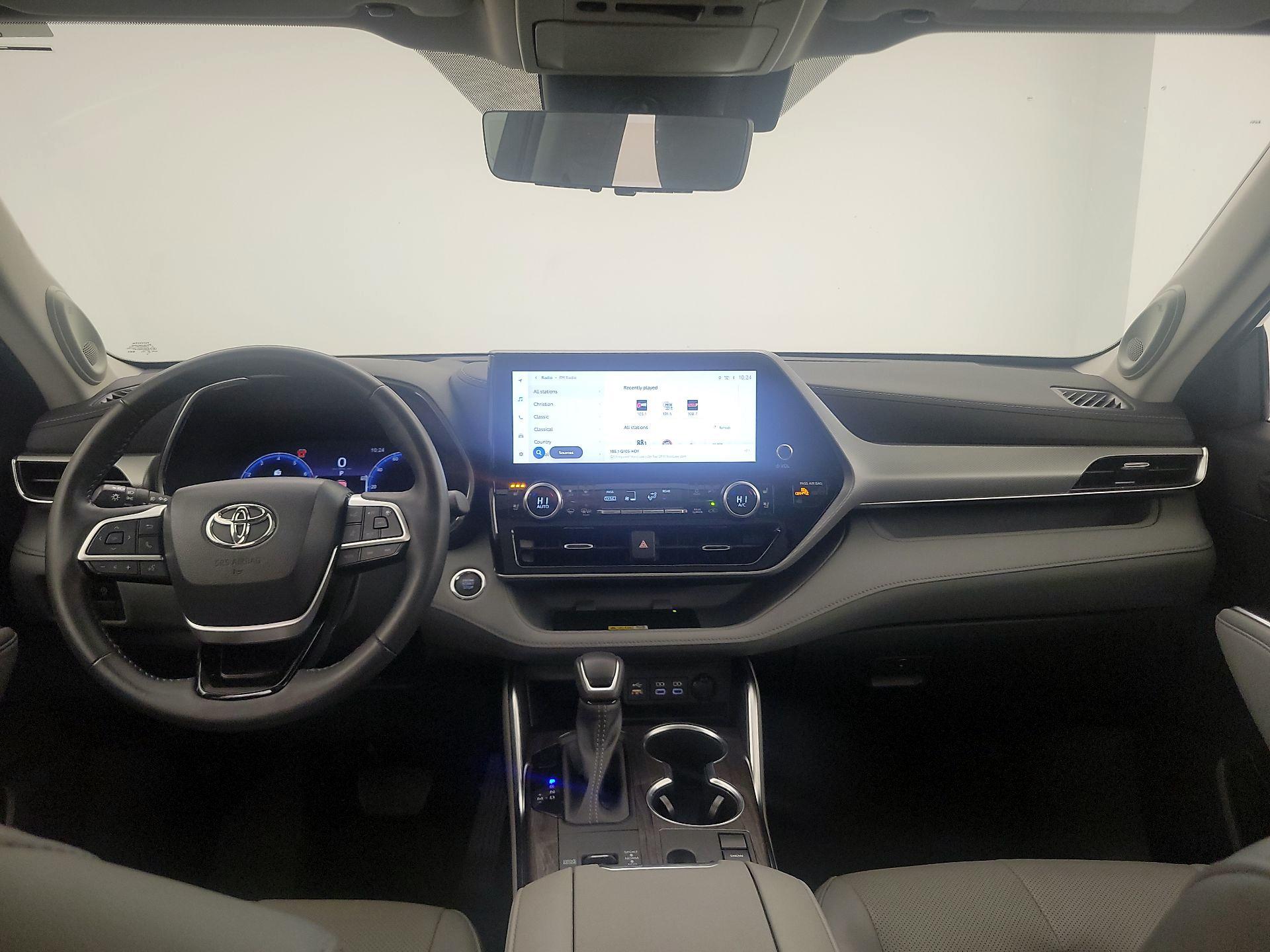 Thumbnail: 2023 Toyota Highlander - 9