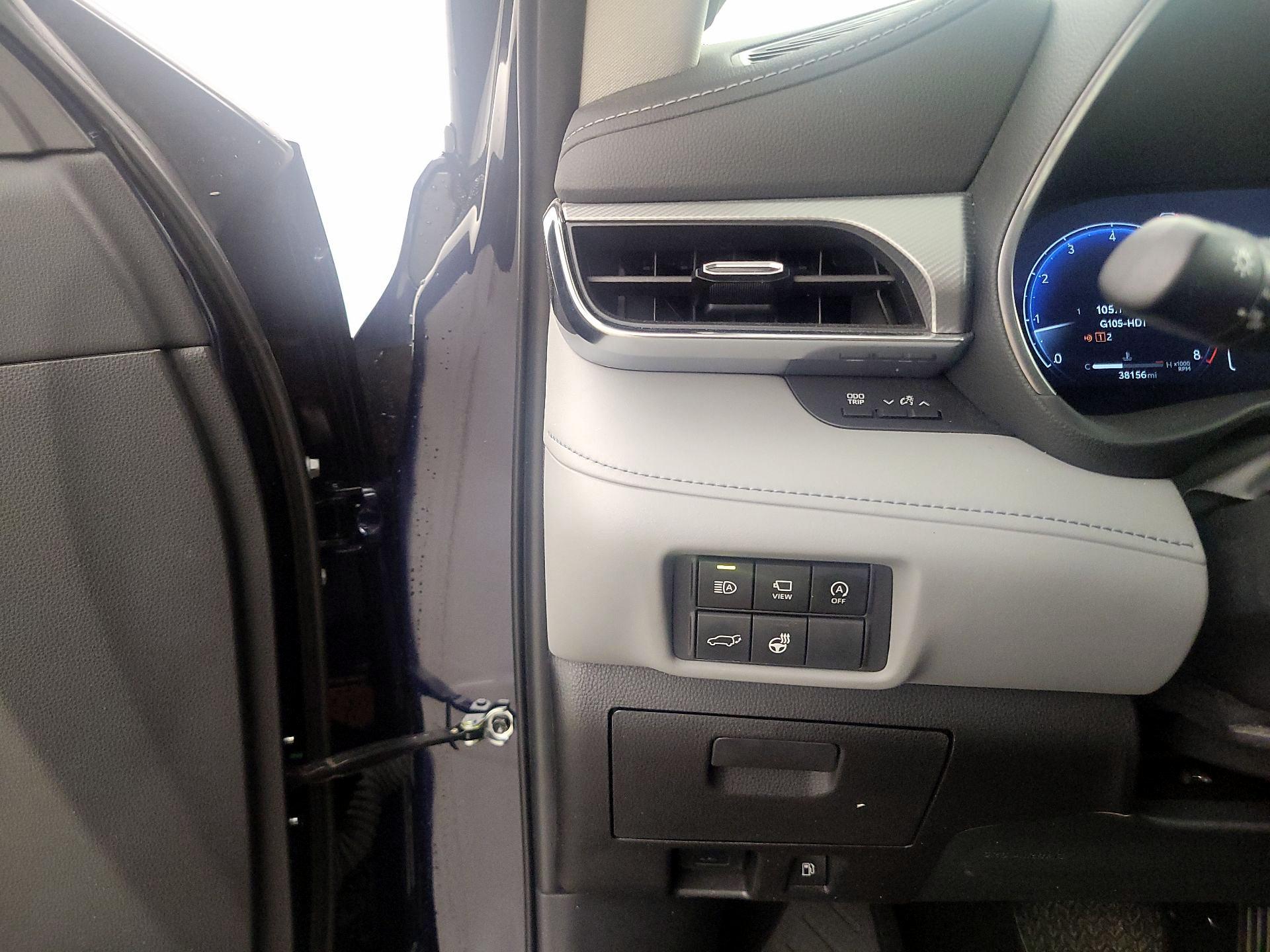 Thumbnail: 2023 Toyota Highlander - 13