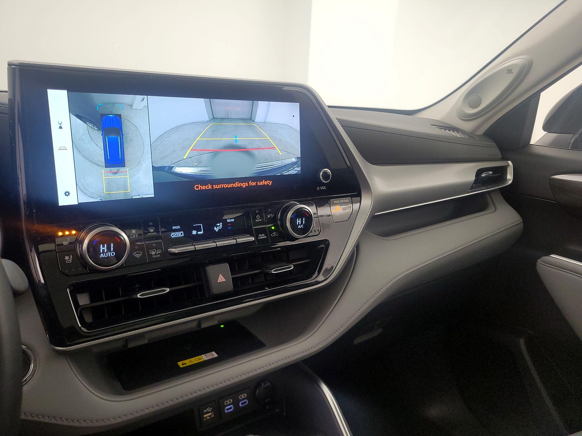 Thumbnail: 2023 Toyota Highlander - 14