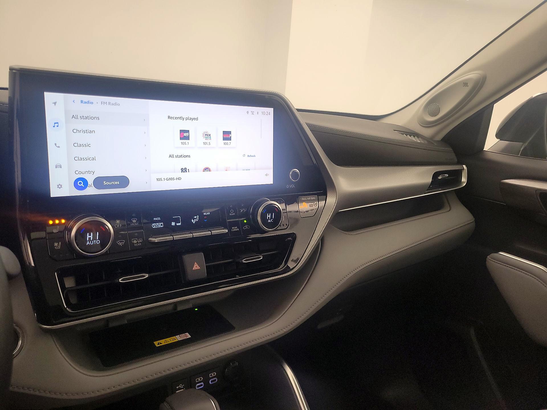 Thumbnail: 2023 Toyota Highlander - 15