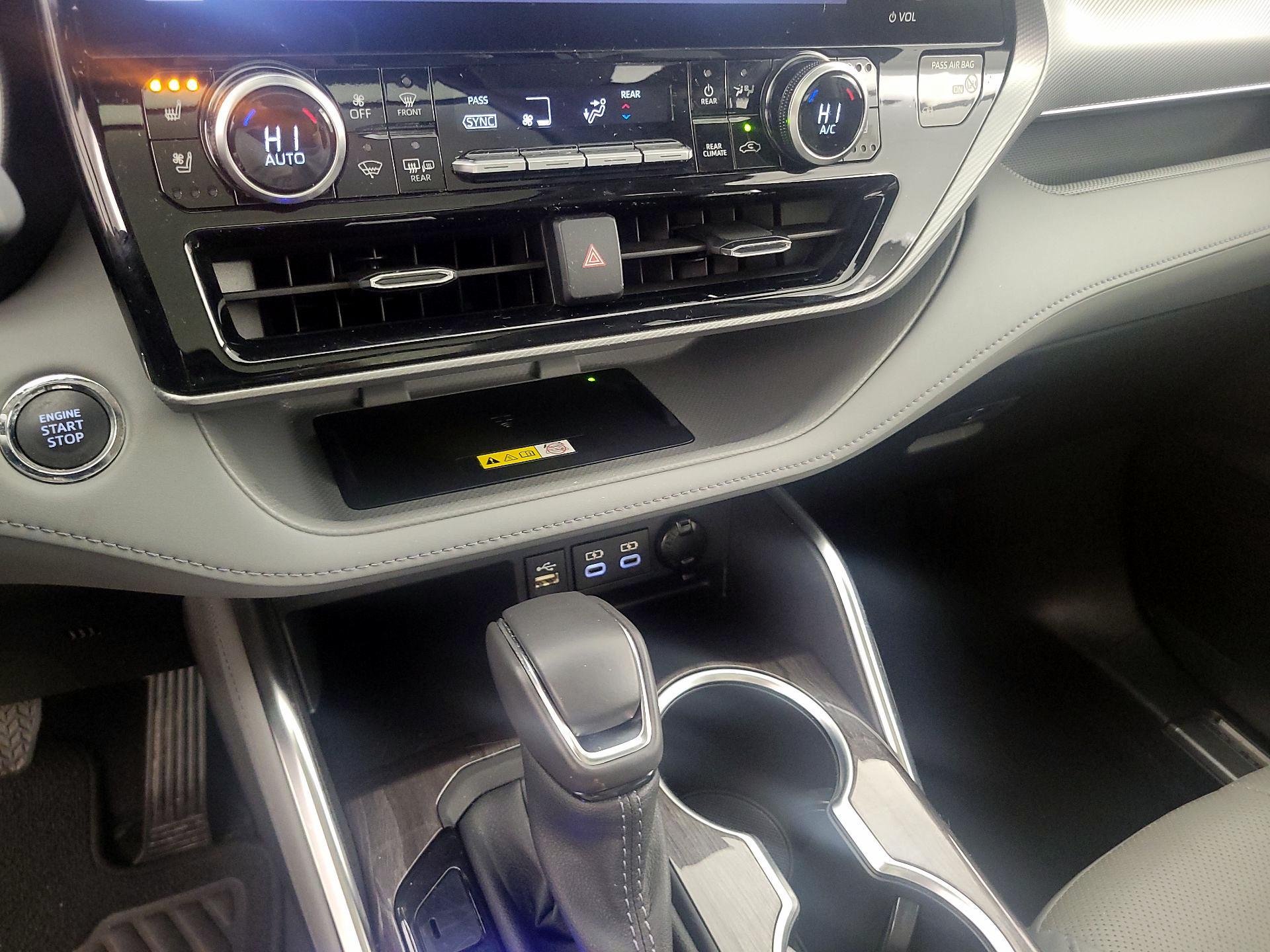 Thumbnail: 2023 Toyota Highlander - 16