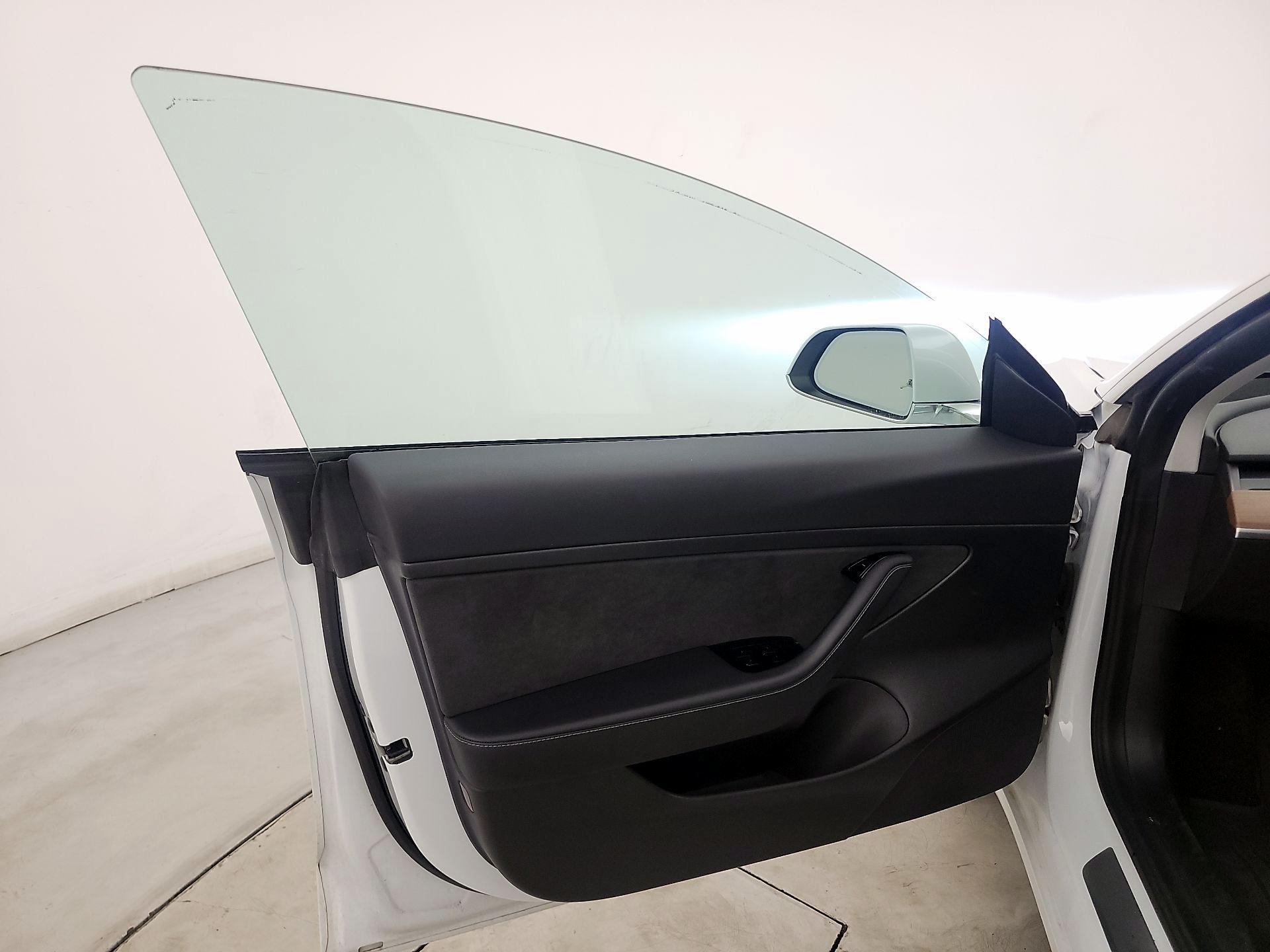 Thumbnail: 2020 Tesla Model 3 - 12