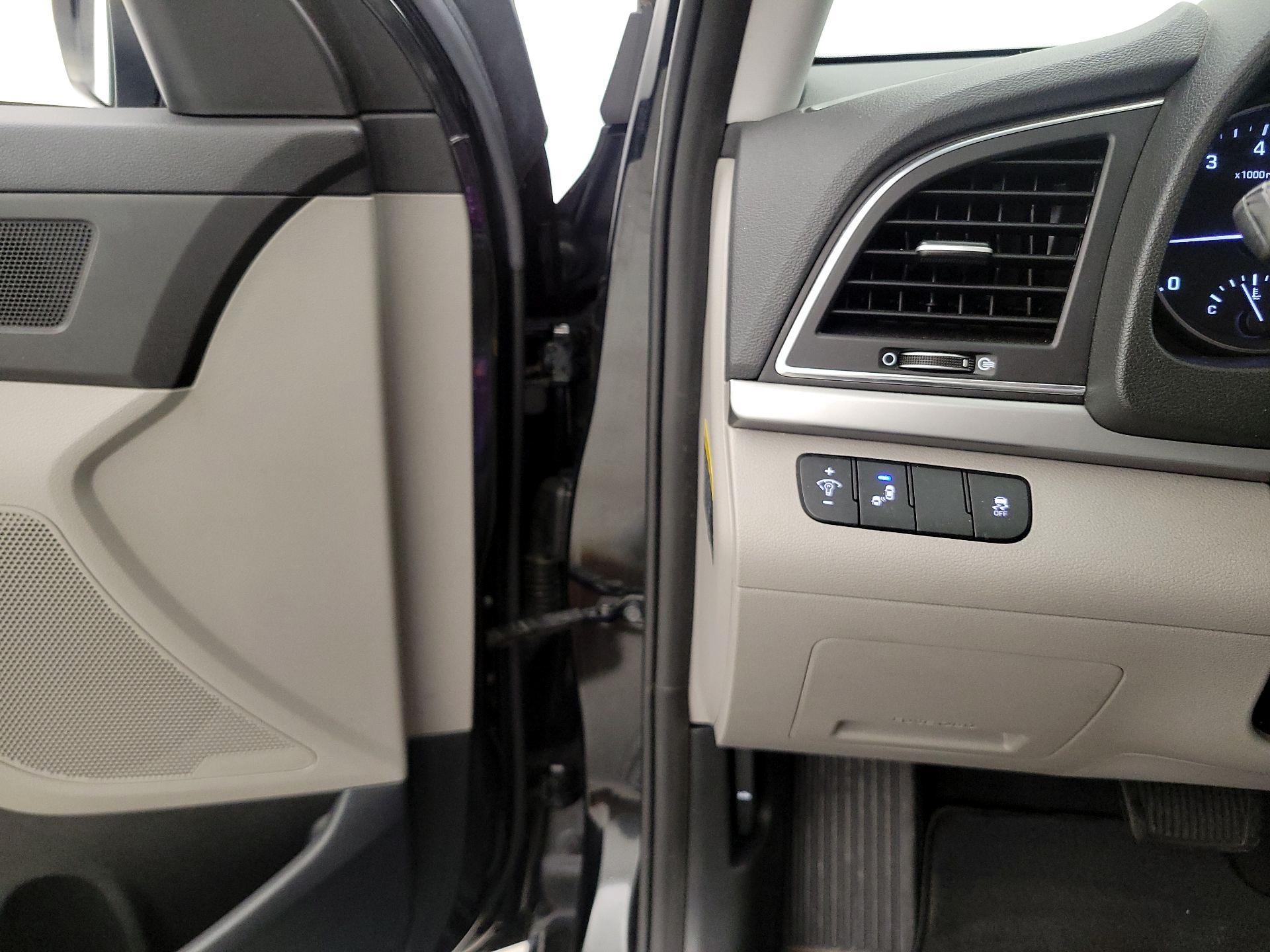 Thumbnail: 2017 Hyundai Elantra - 13