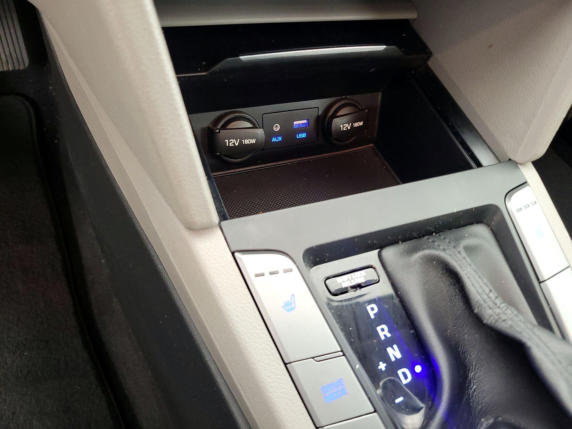 Thumbnail: 2017 Hyundai Elantra - 18