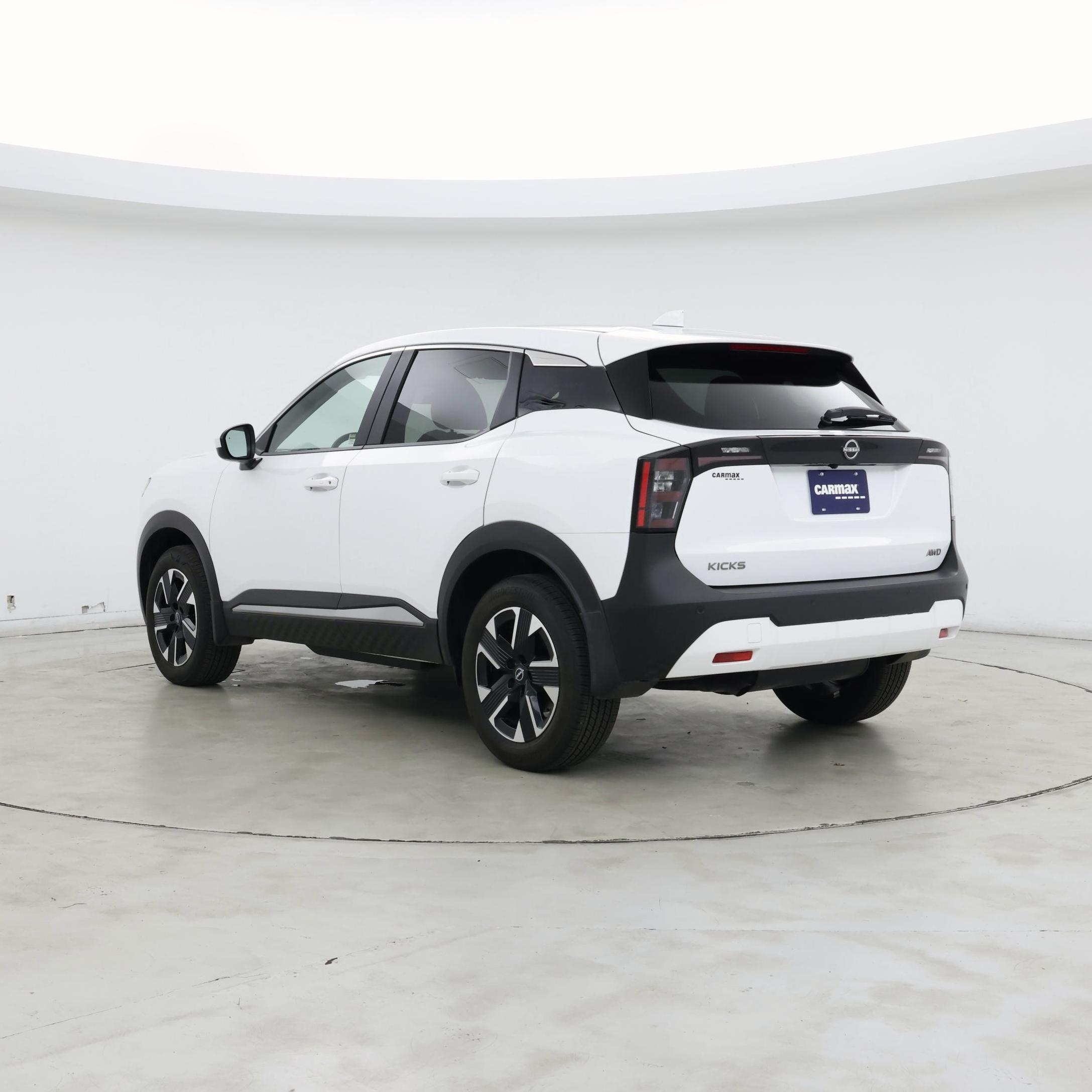 Thumbnail: 2025 Nissan Kicks - 2