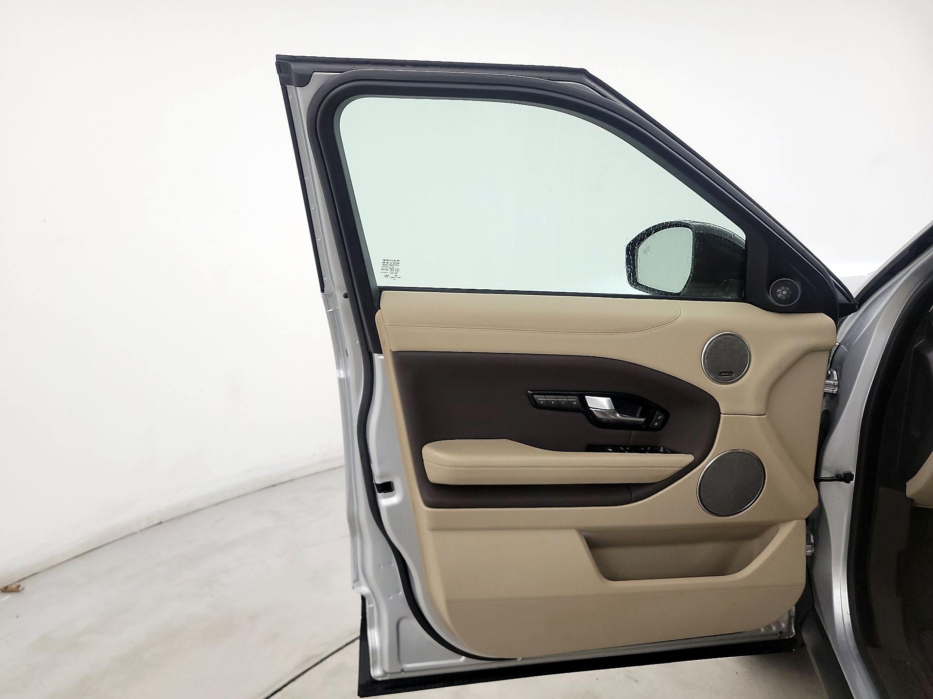 Thumbnail: 2019 Land Rover Range Rover Evoque - 12