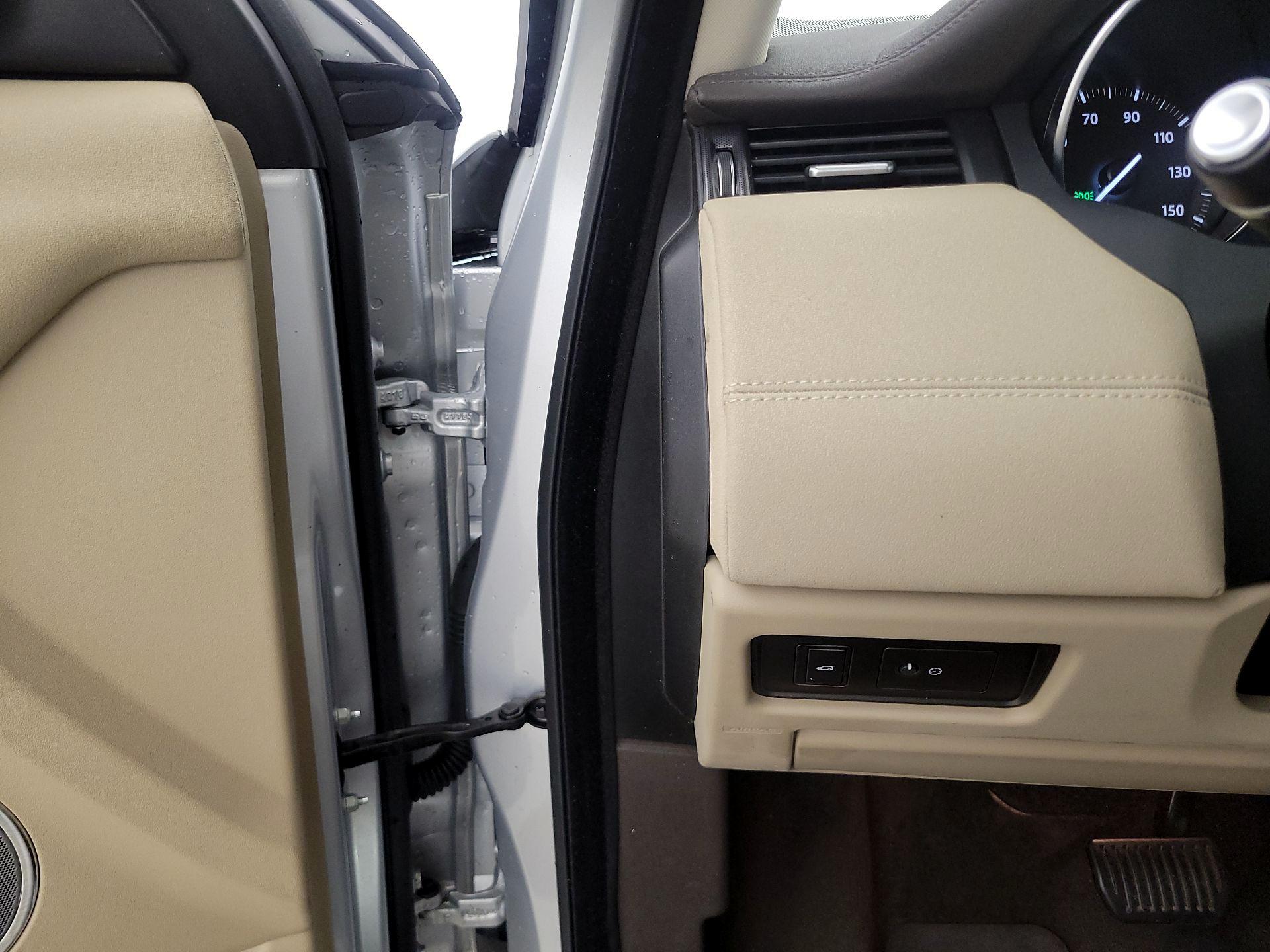 Thumbnail: 2019 Land Rover Range Rover Evoque - 13