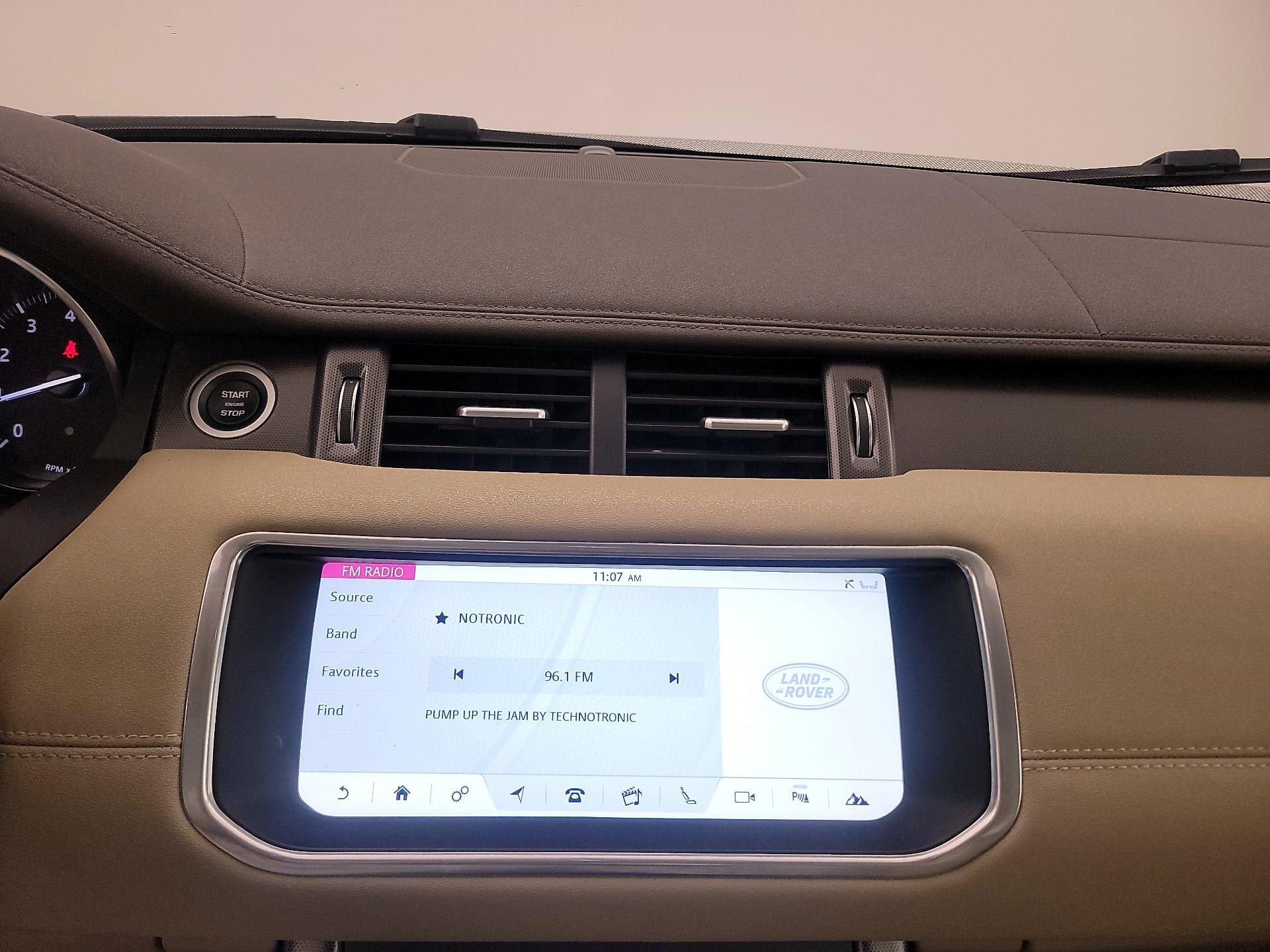 Thumbnail: 2019 Land Rover Range Rover Evoque - 16