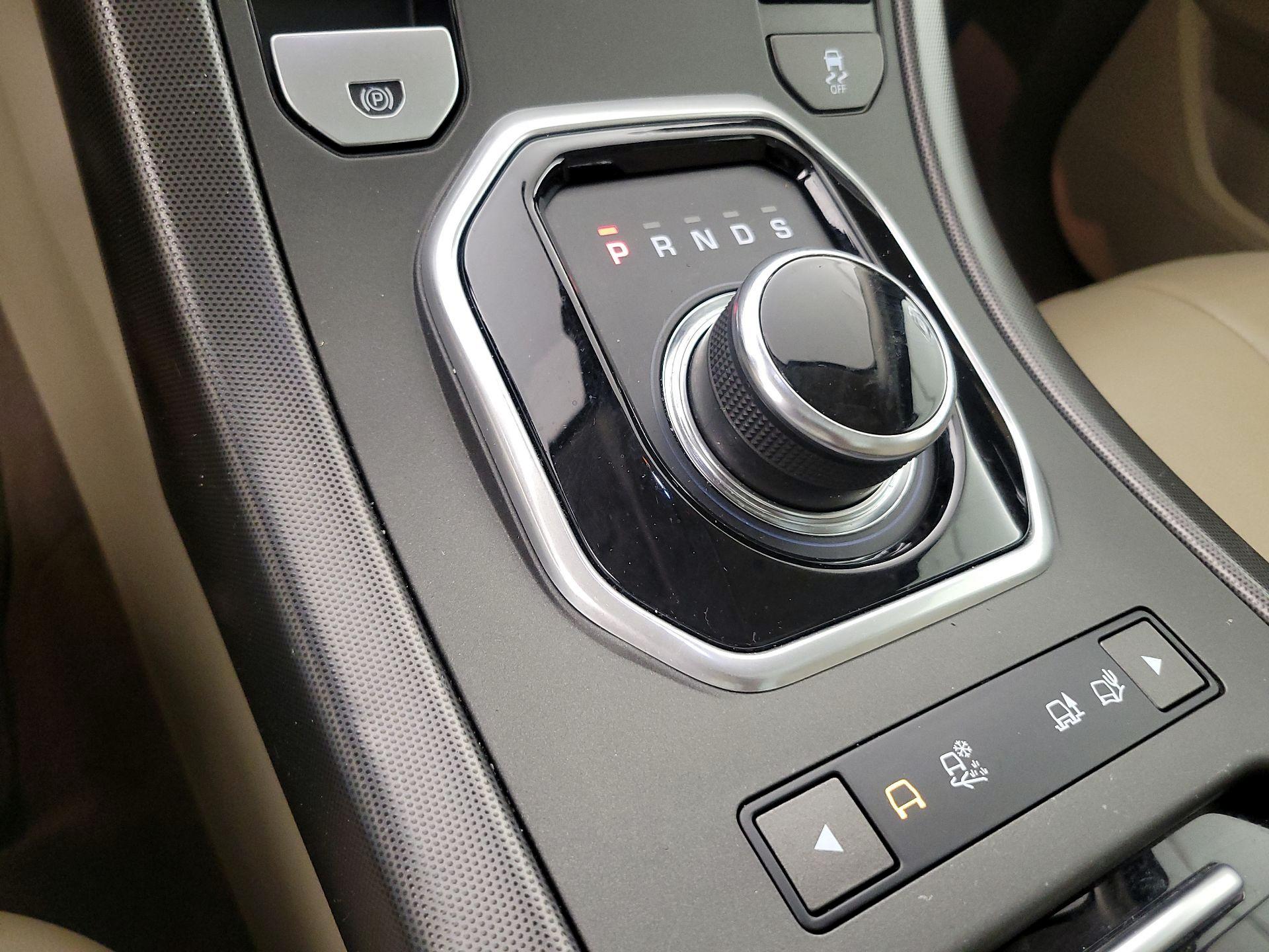 Thumbnail: 2019 Land Rover Range Rover Evoque - 18