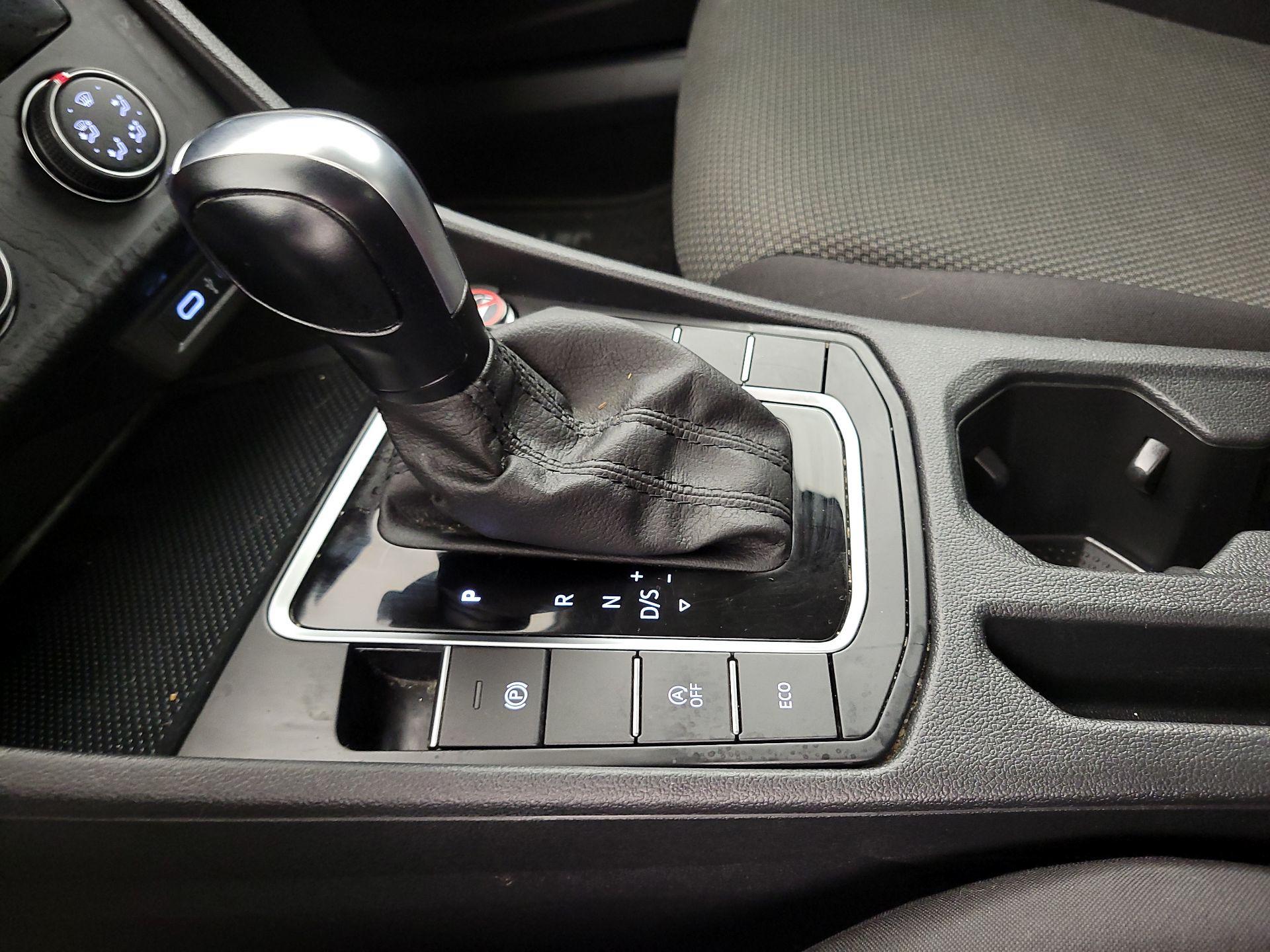 Thumbnail: 2020 Volkswagen Jetta - 17