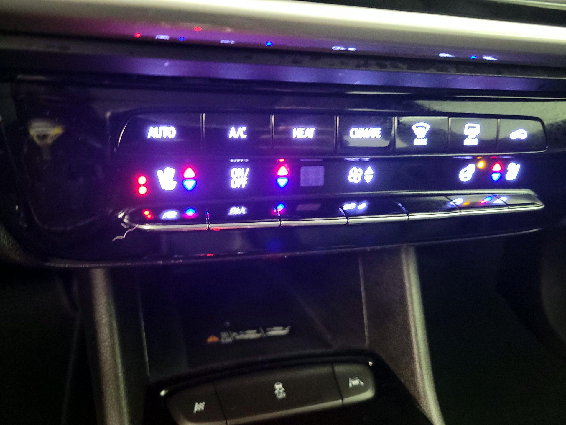 Thumbnail: 2022 Chevrolet Bolt EUV - 16