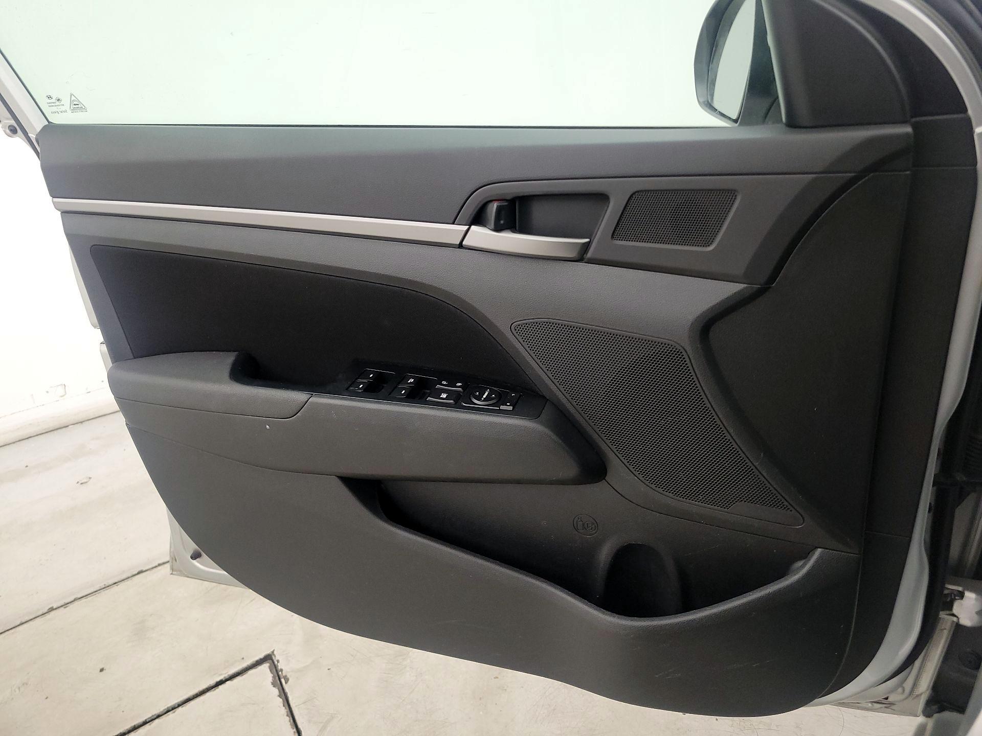 Thumbnail: 2018 Hyundai Elantra - 12