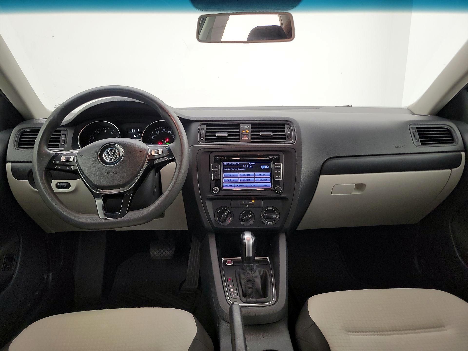 Thumbnail: 2015 Volkswagen Jetta - 9