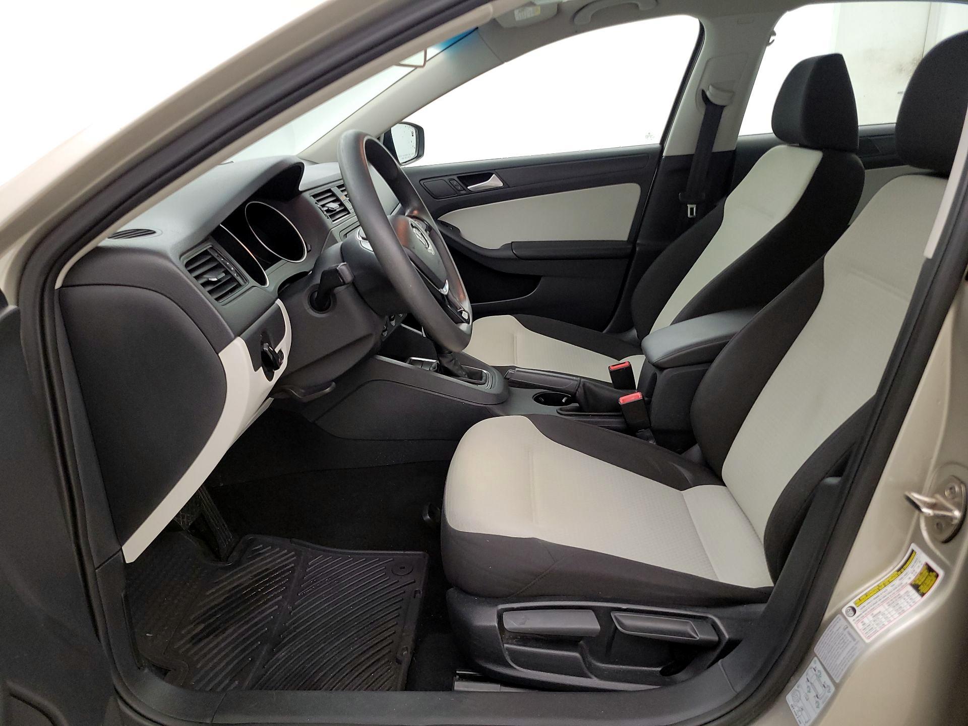 Thumbnail: 2015 Volkswagen Jetta - 11