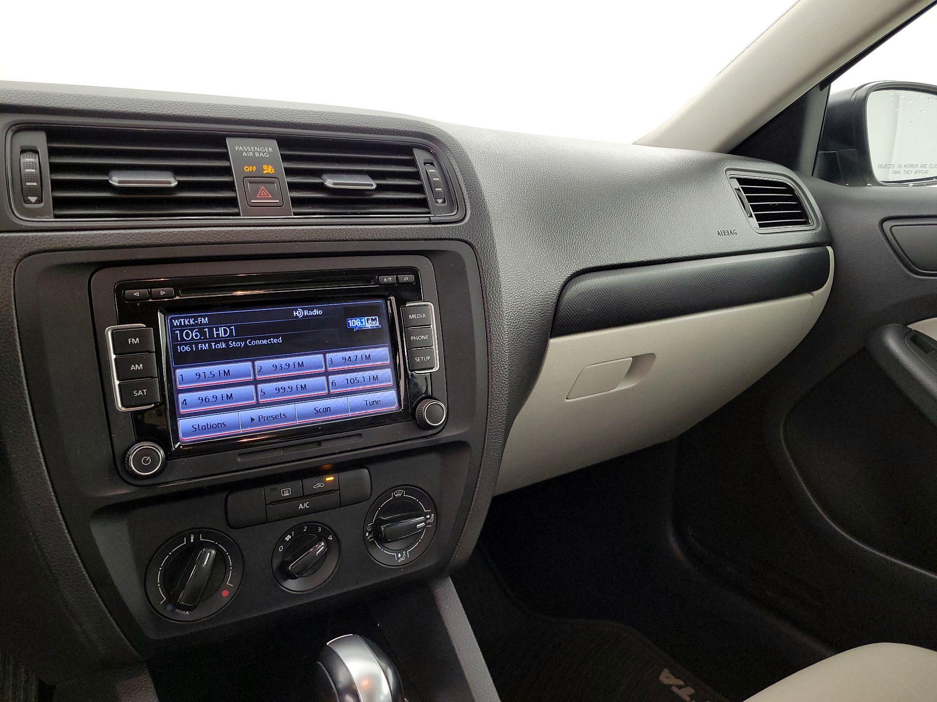 Thumbnail: 2015 Volkswagen Jetta - 15