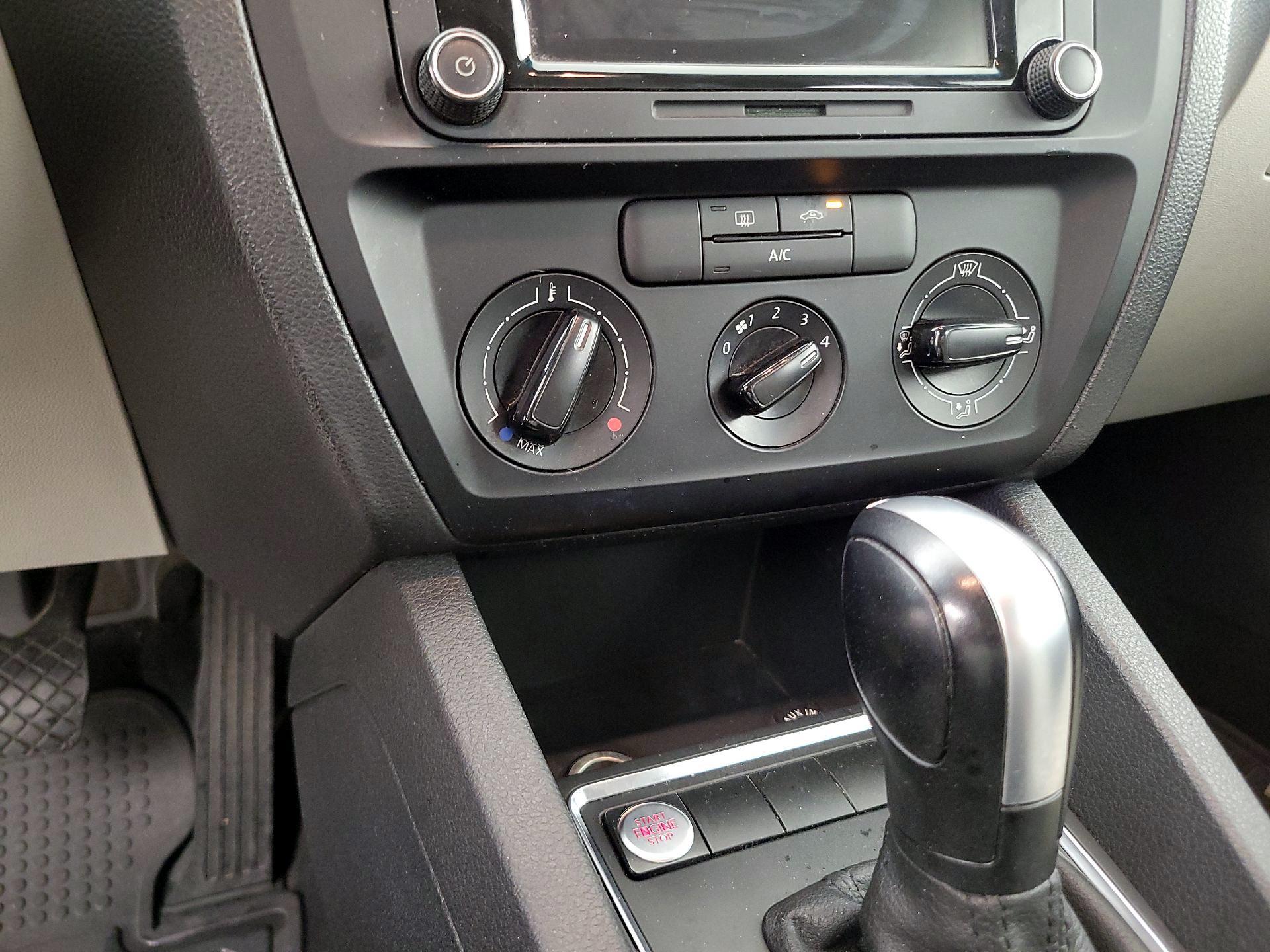 Thumbnail: 2015 Volkswagen Jetta - 16