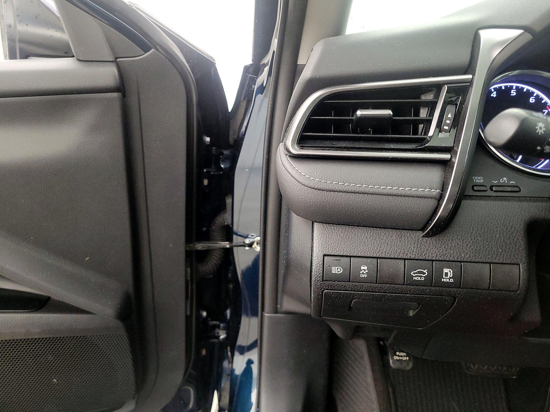 Thumbnail: 2019 Toyota Camry - 13