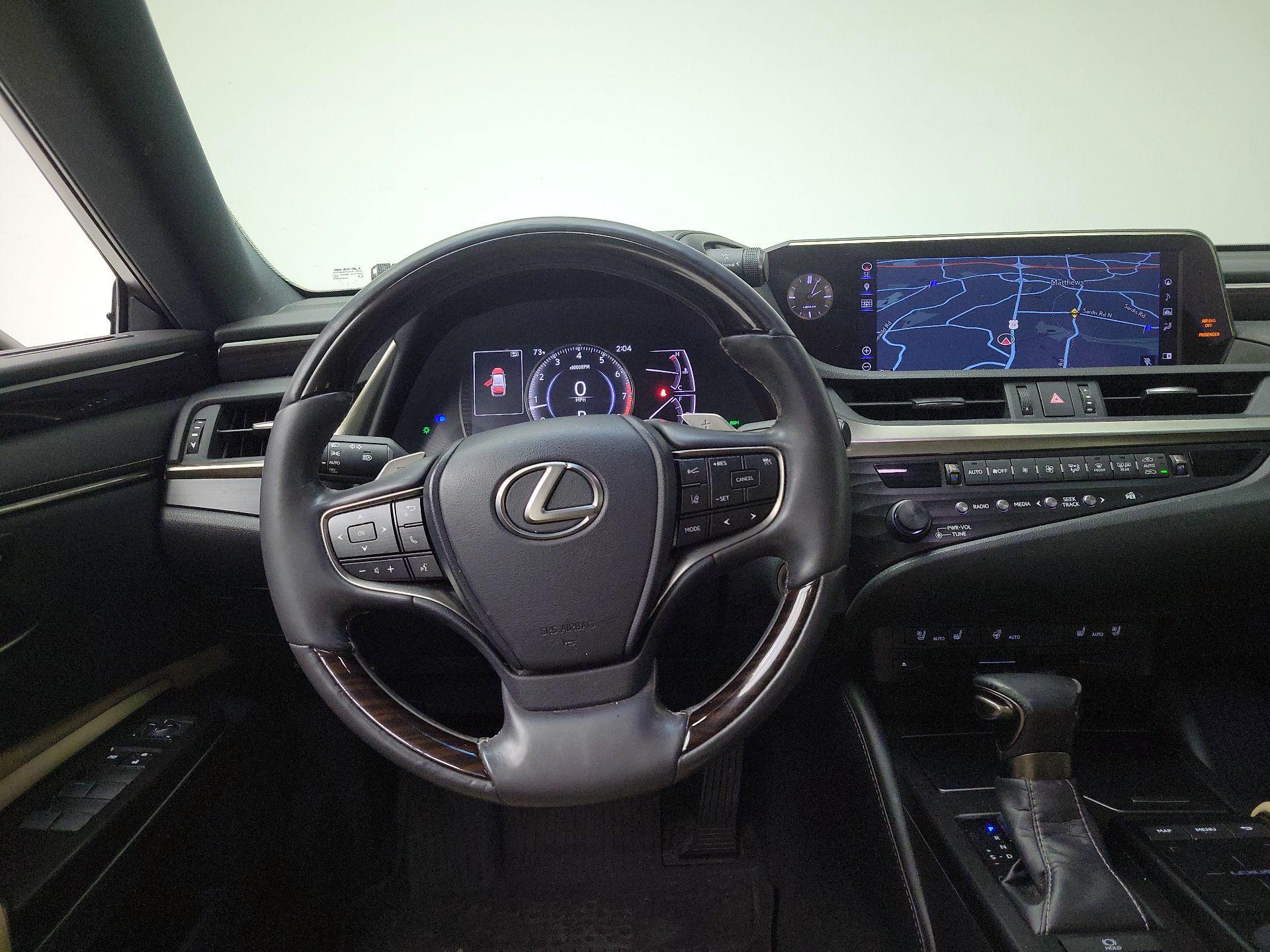 Thumbnail: 2019 Lexus ES - 10