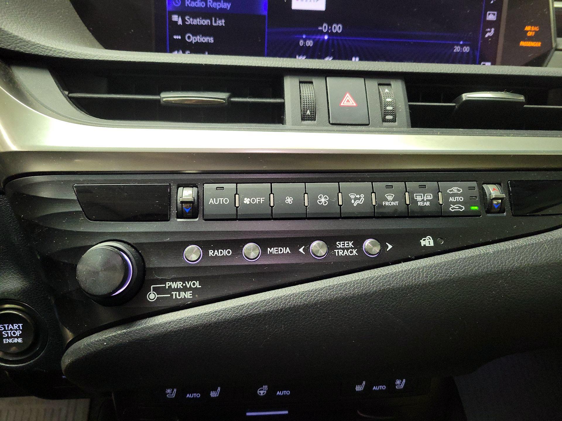 Thumbnail: 2019 Lexus ES - 16