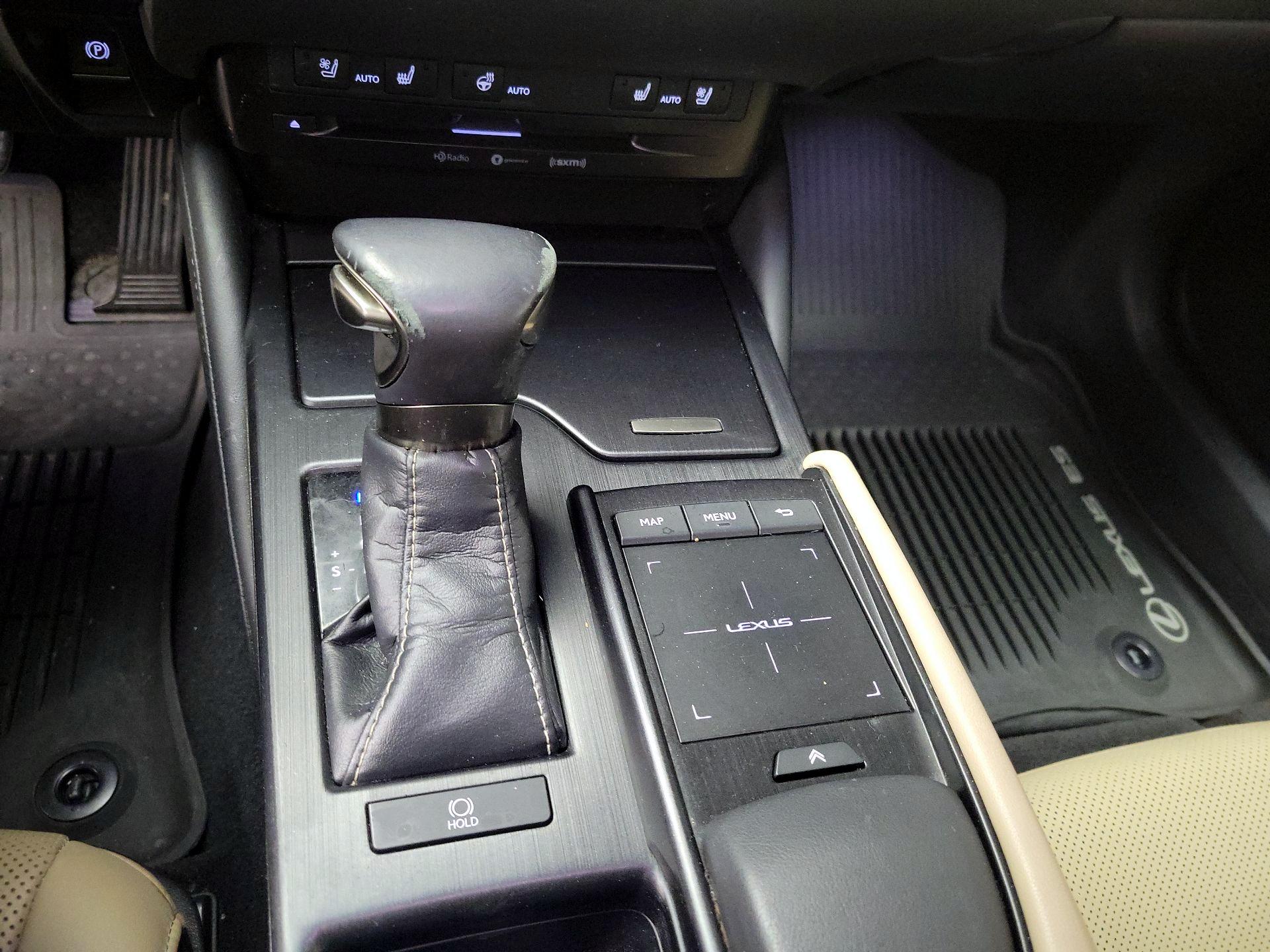 Thumbnail: 2019 Lexus ES - 17