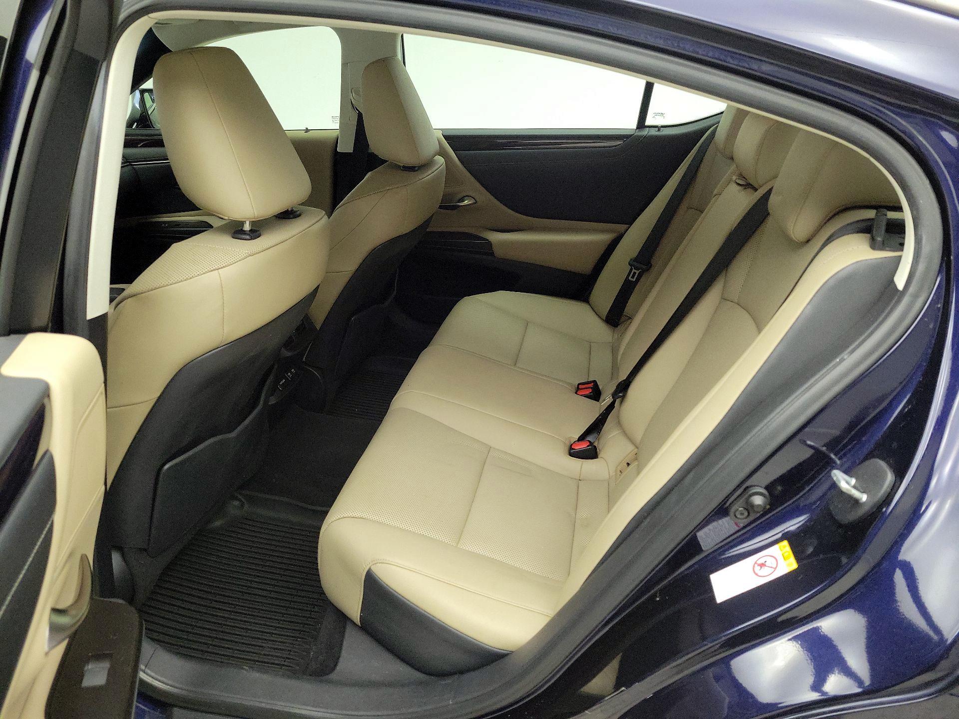 Thumbnail: 2019 Lexus ES - 19