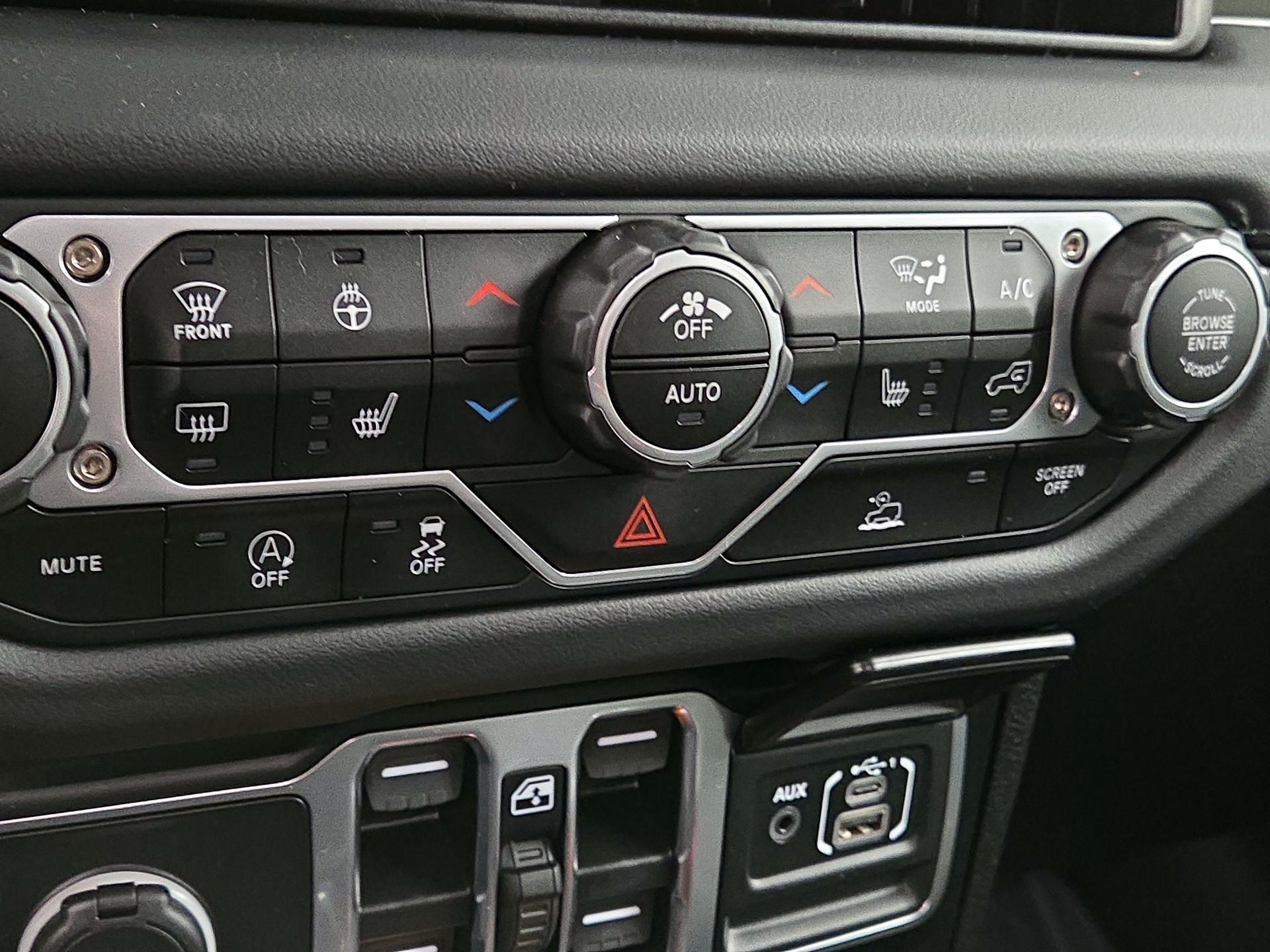 Thumbnail: 2025 Jeep Gladiator - 16
